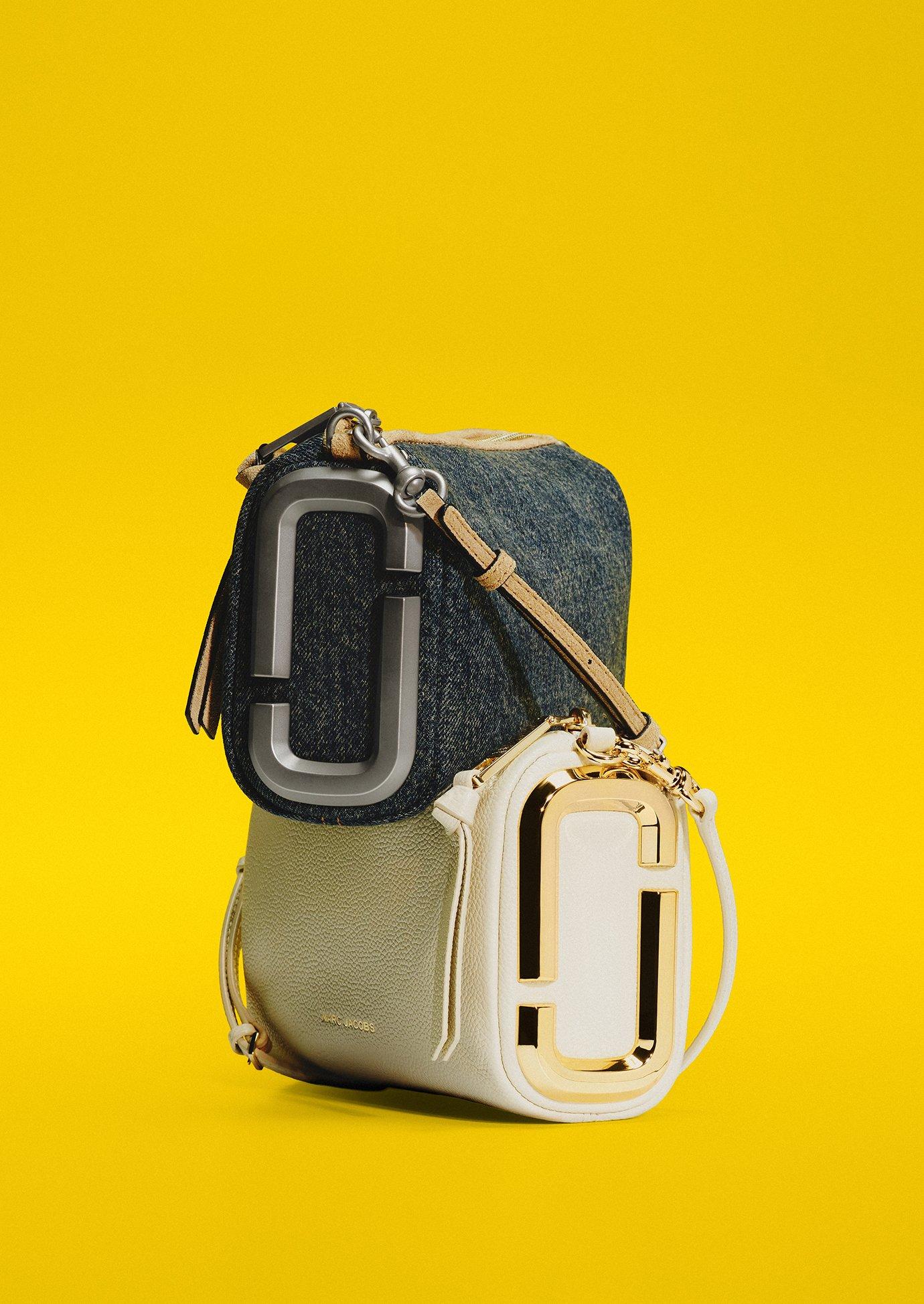 DOUBLE SHOT IN BLACK AND WHITE