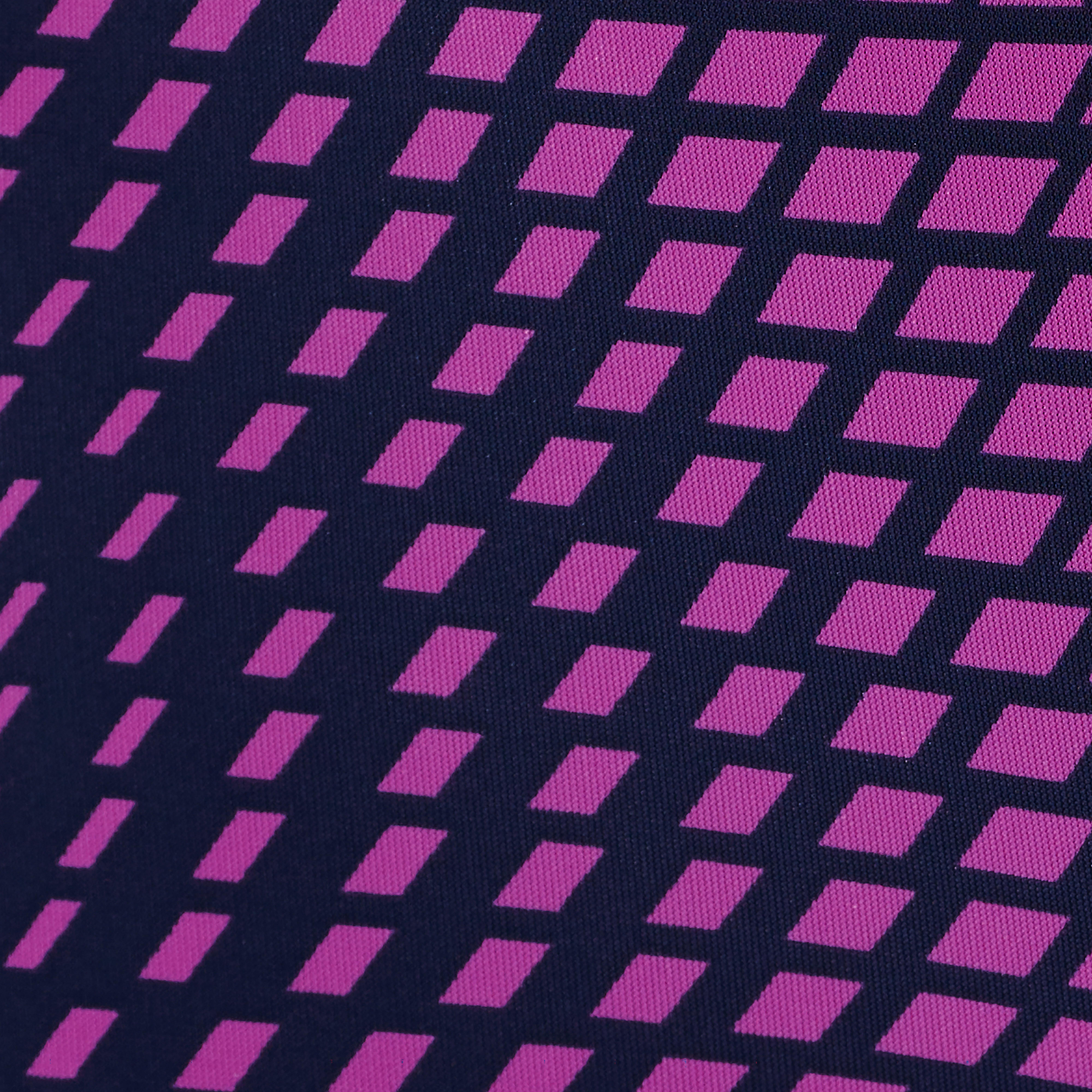 Swatch color Pink Wave Distort Print