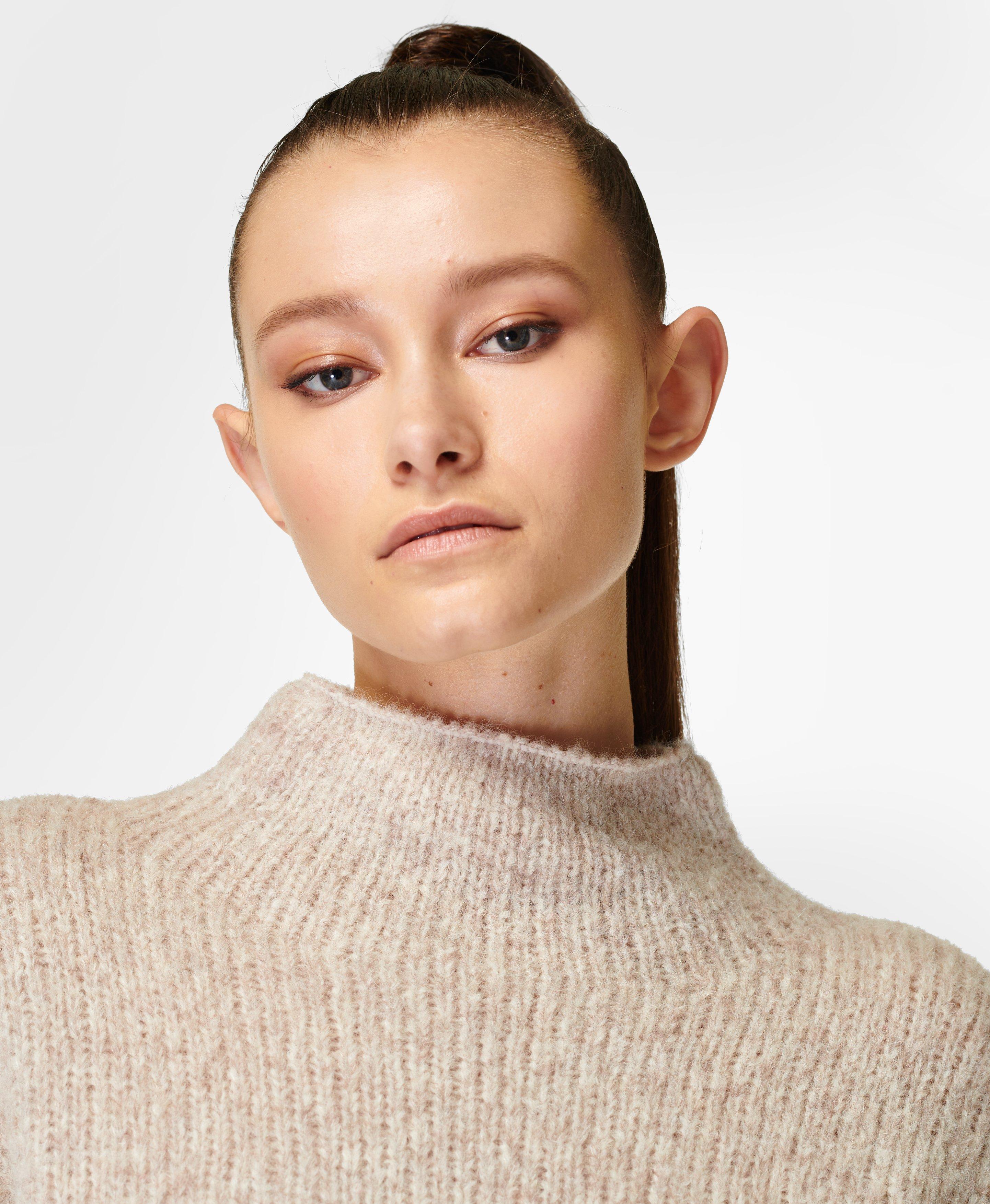 Funnel neck clearance jumpers