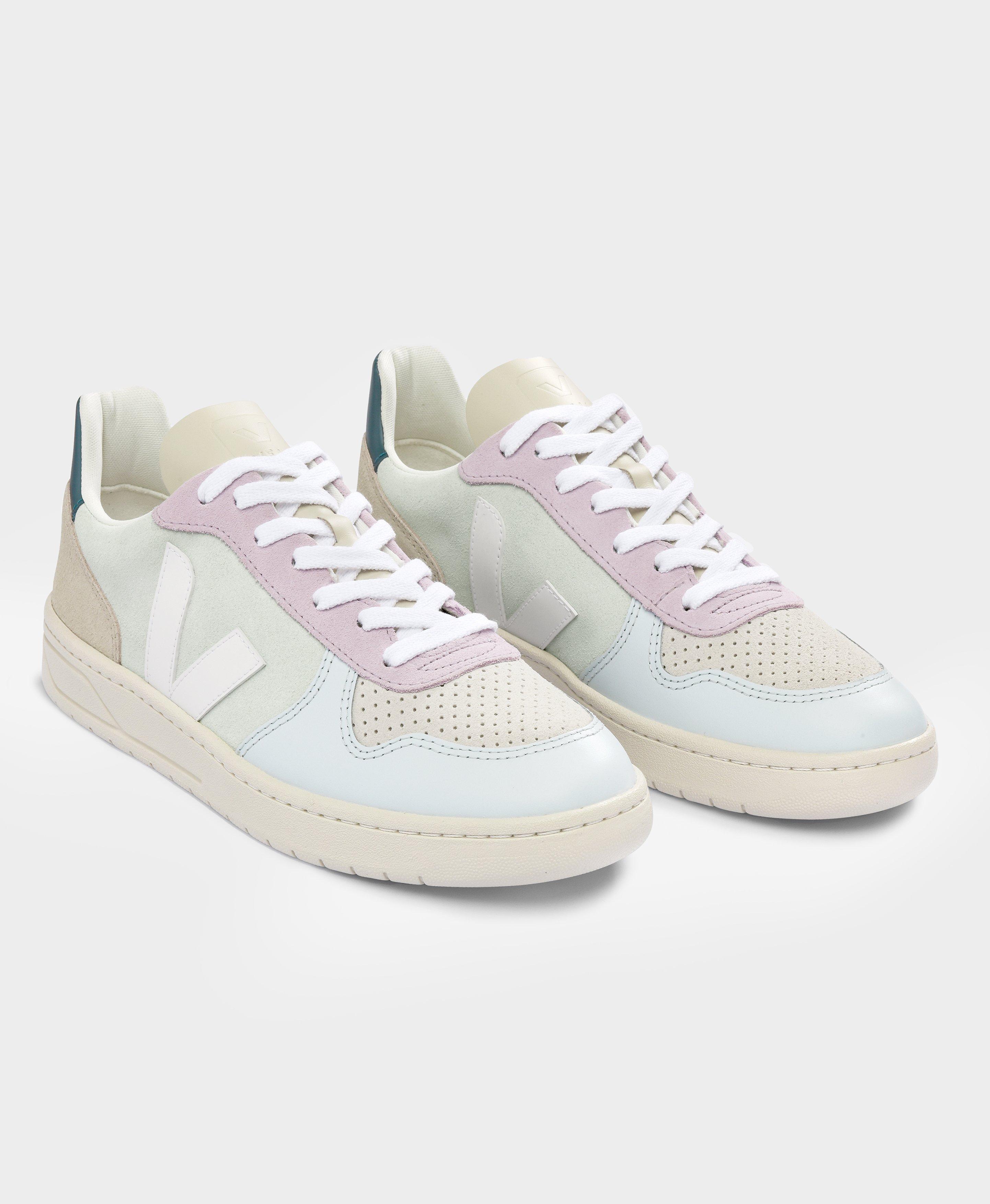 Veja V10 Trainers