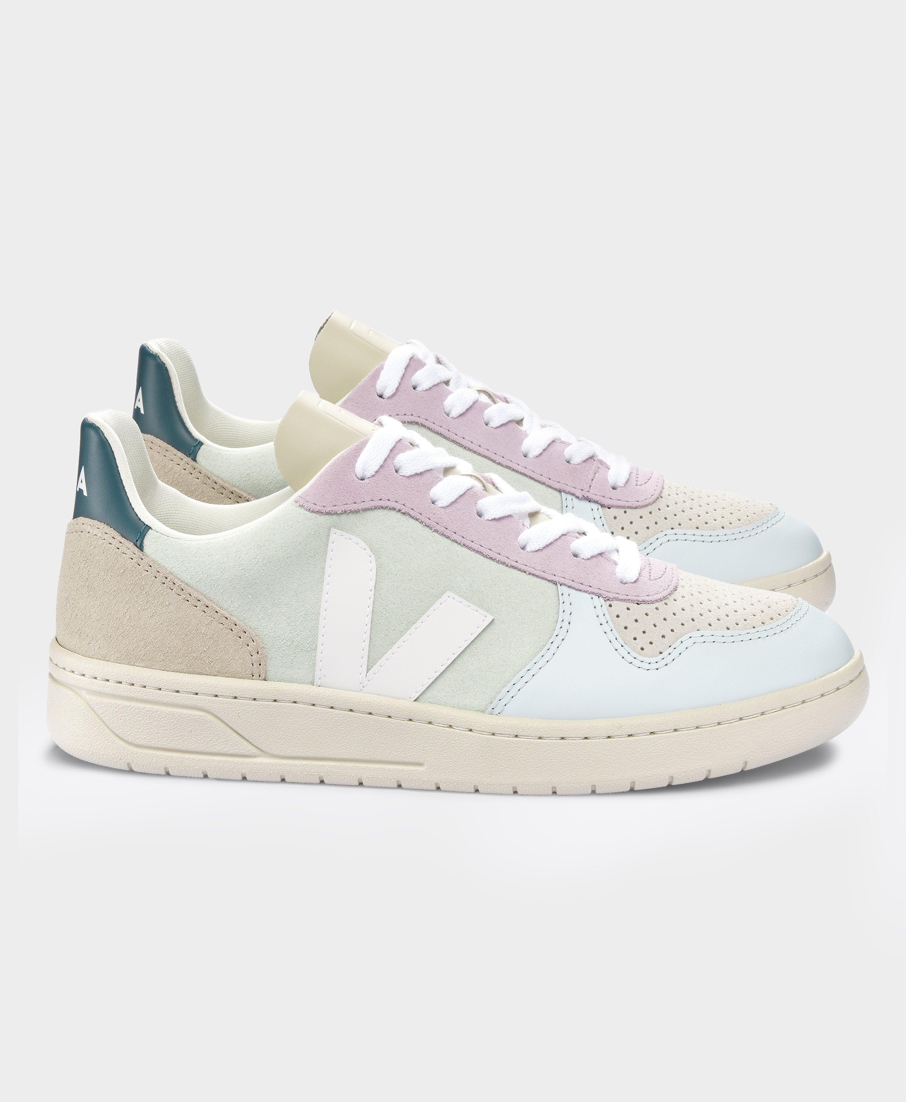 Veja V10 Trainers 
