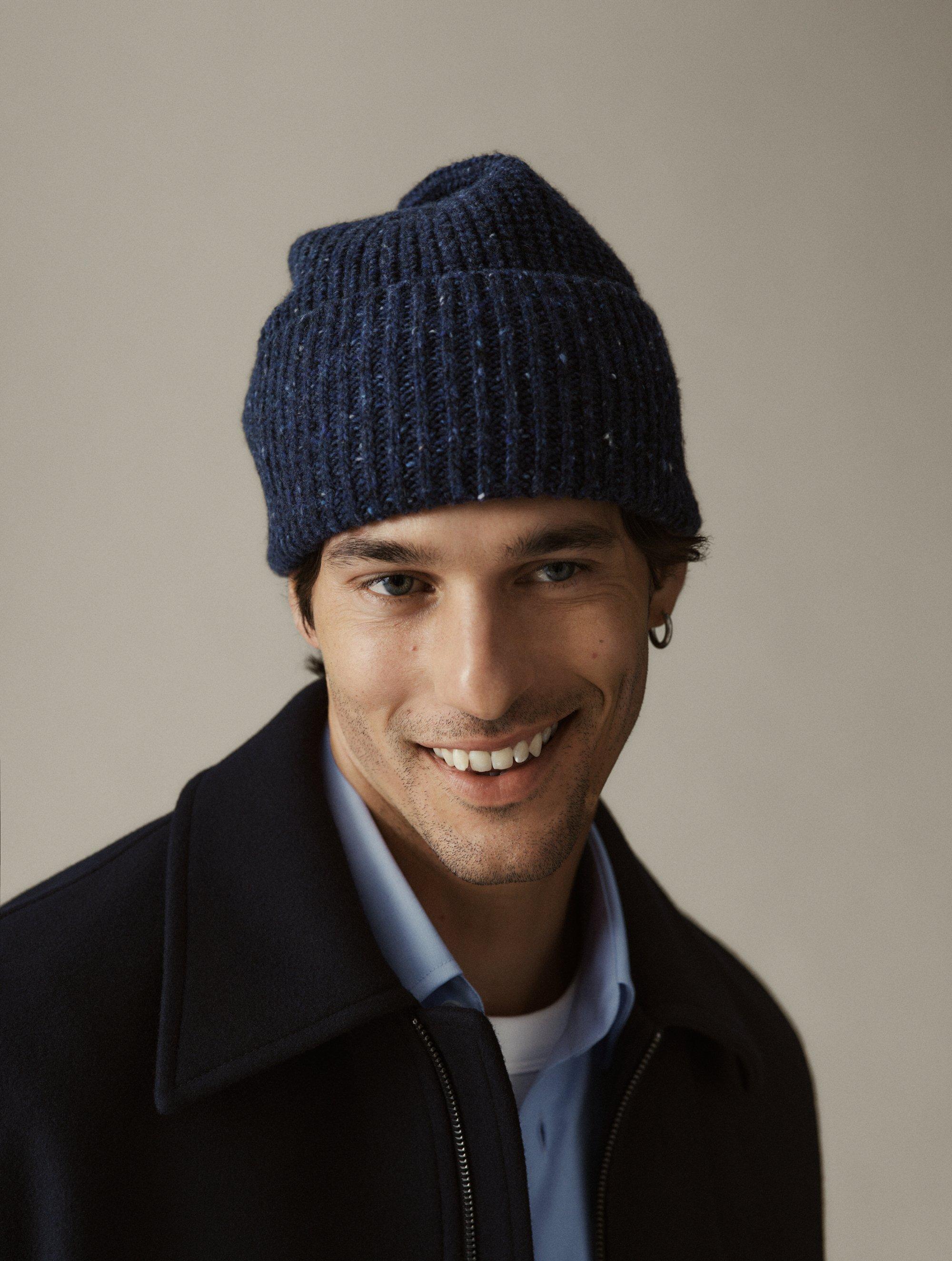 modell med mössa från norvie