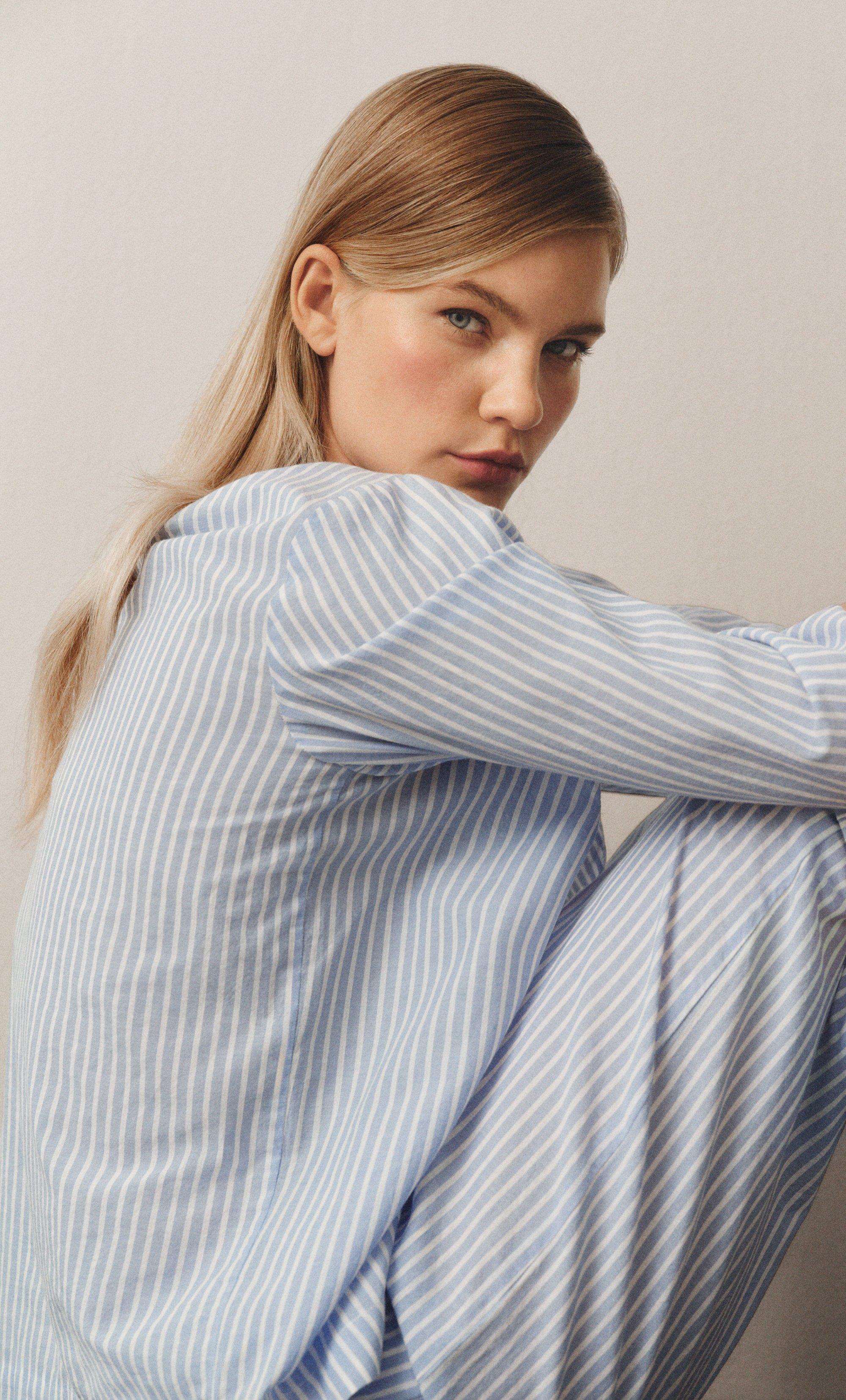 Å Woman sovkläder och morgonrockar.