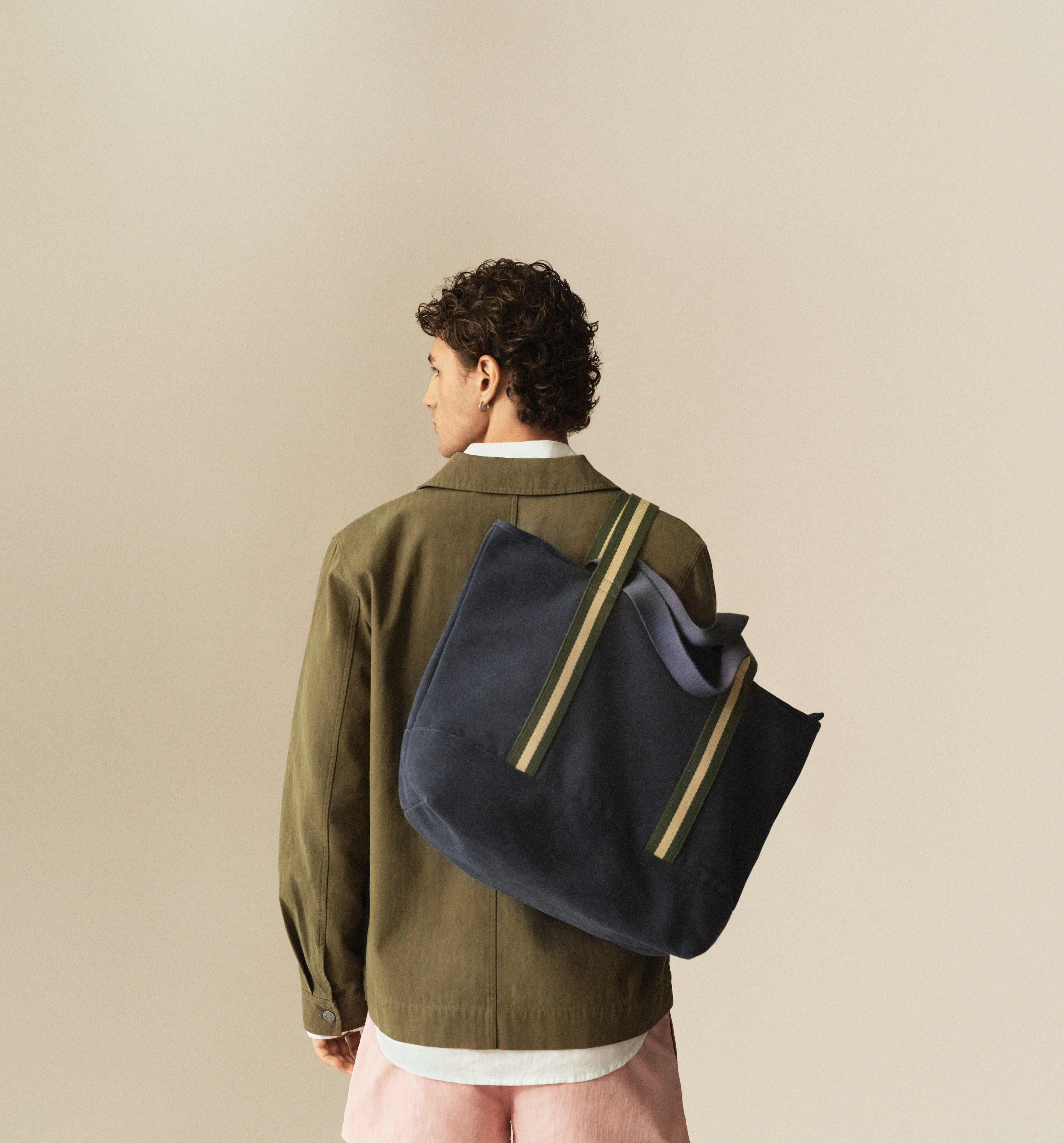 Herrkläder och väskor.