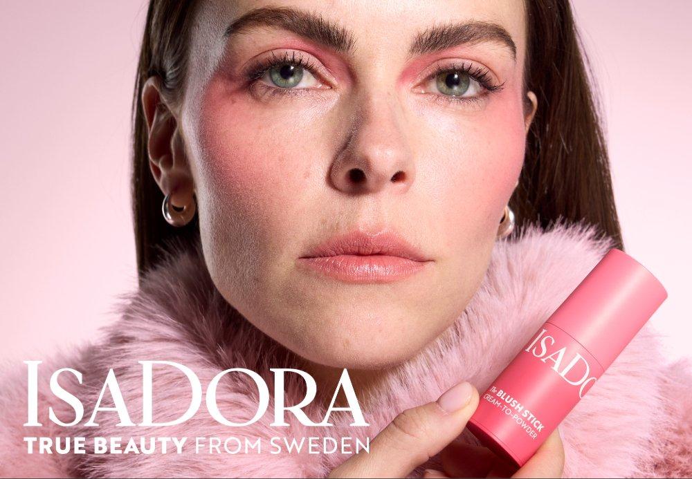 Isadoras nya multisticks med blush och highlight.