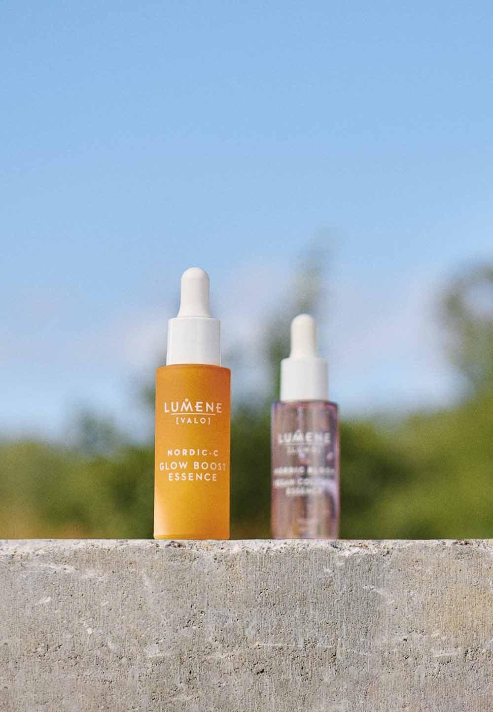 Serum från Lumene står i naturen