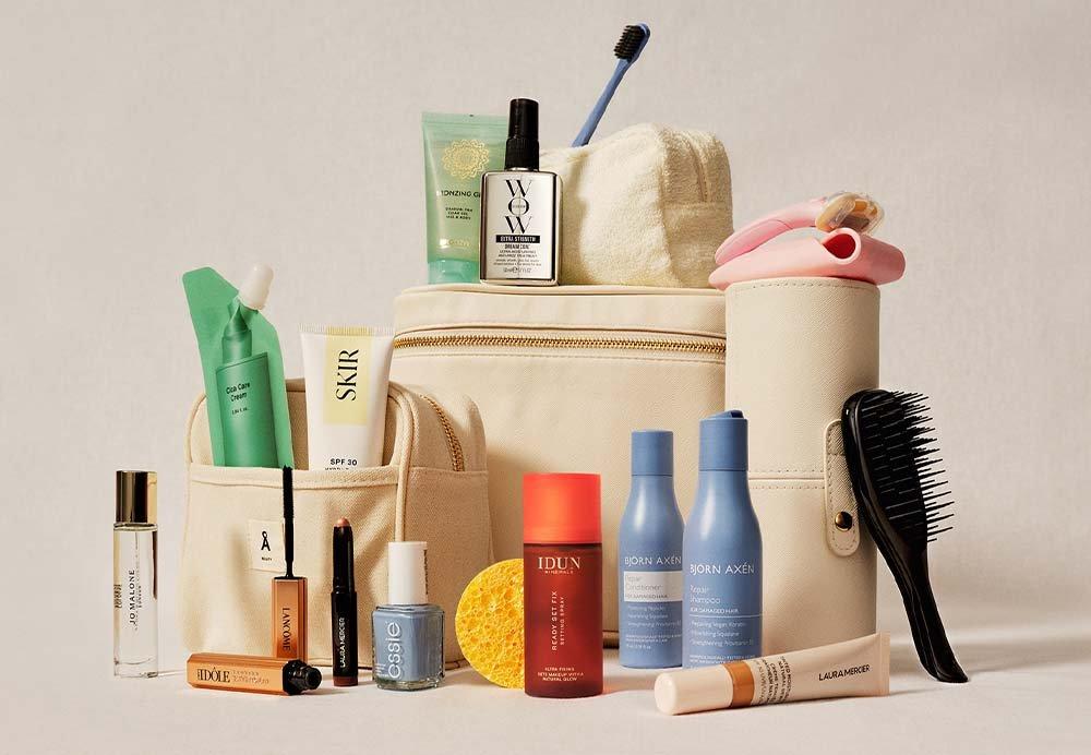 Skönhetsprodukter i reseförpackningar och travel sizes.