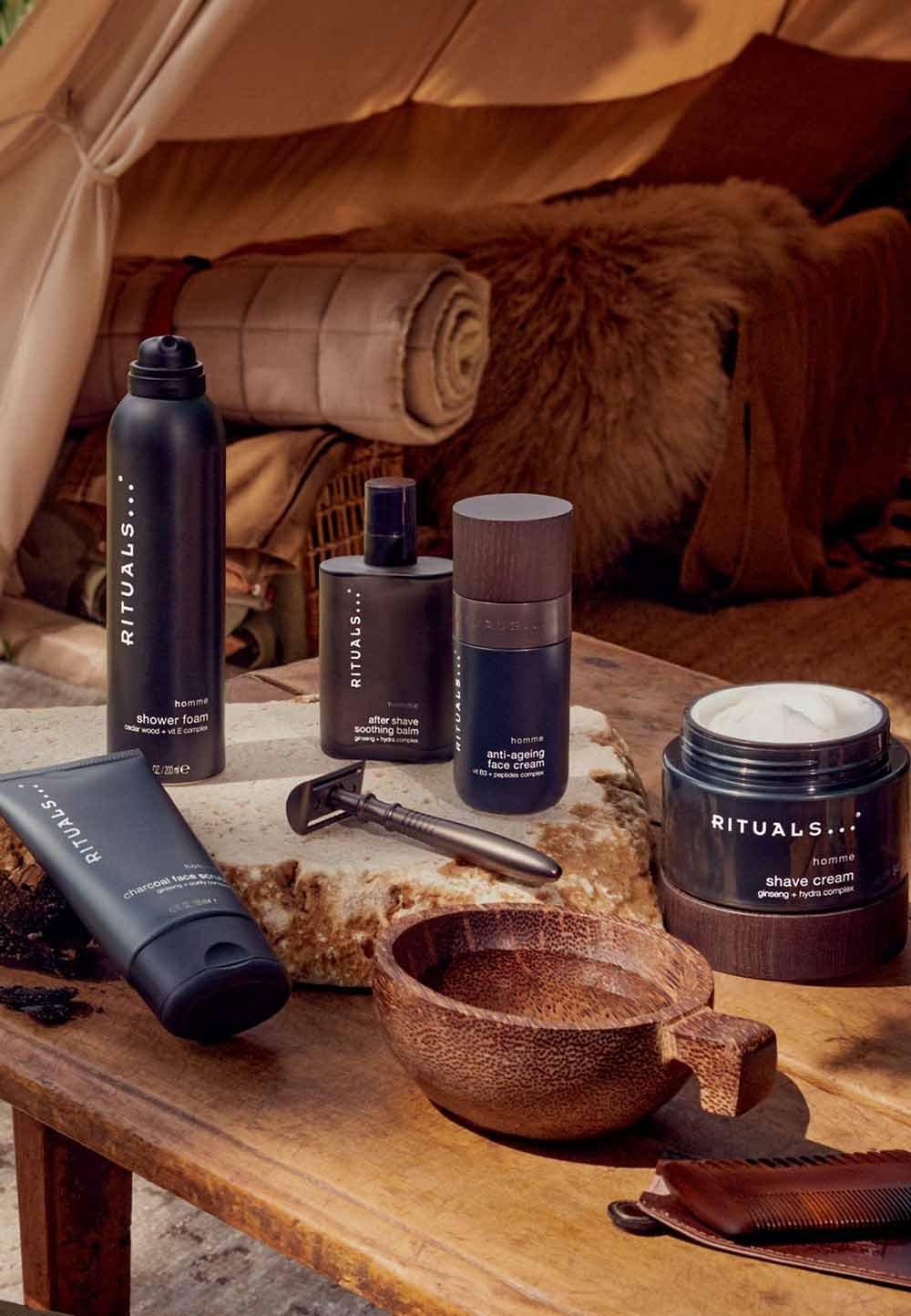 Bil på produkter på ett bord till alla hjärtansdag