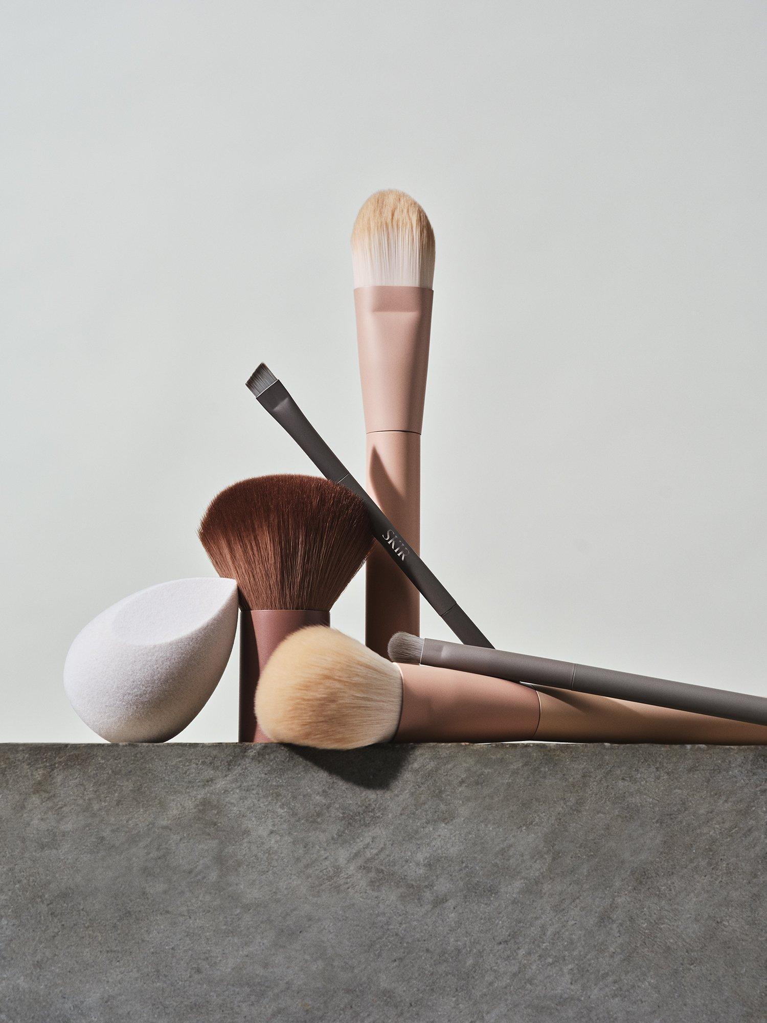 Skir makeup.