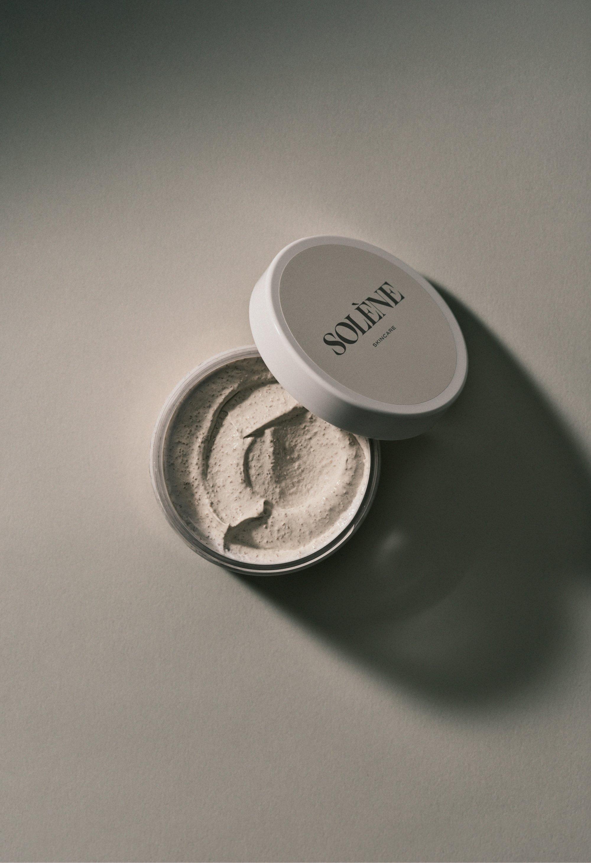 Bodylotion l i genomskinlig pumpflaska