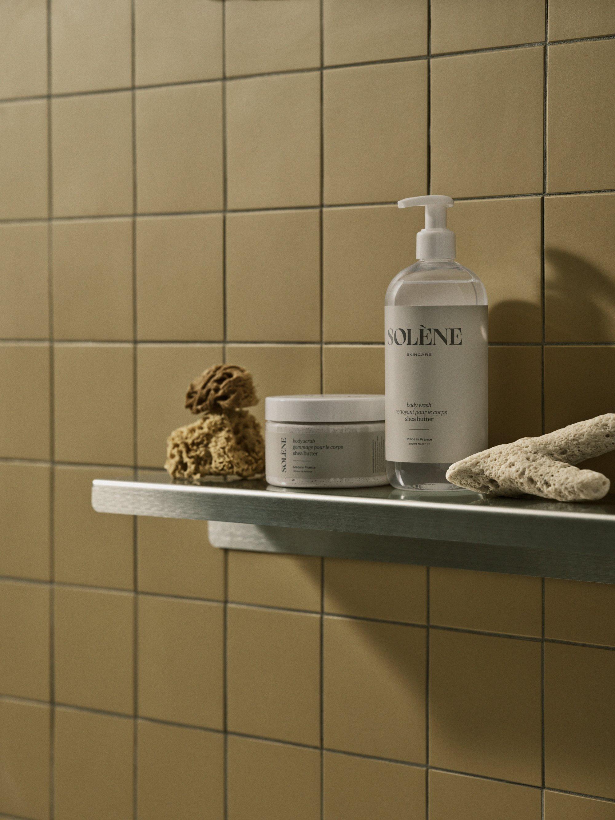 Duschtvål i genomskinlig pumpflaska