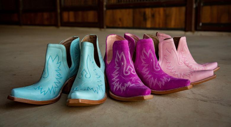 How to Craft the Perfect Western Halloween Costume with Cowboy Boots