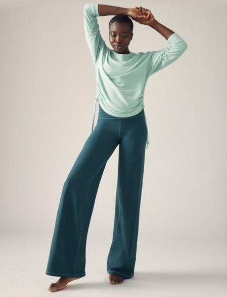 StayAtHome Outfits: 11 Ways To Wear Athleta's Foldover Waist Sweatpants  Wide  leg yoga pants, Wide leg pants outfit, Wide leg yoga pants outfit