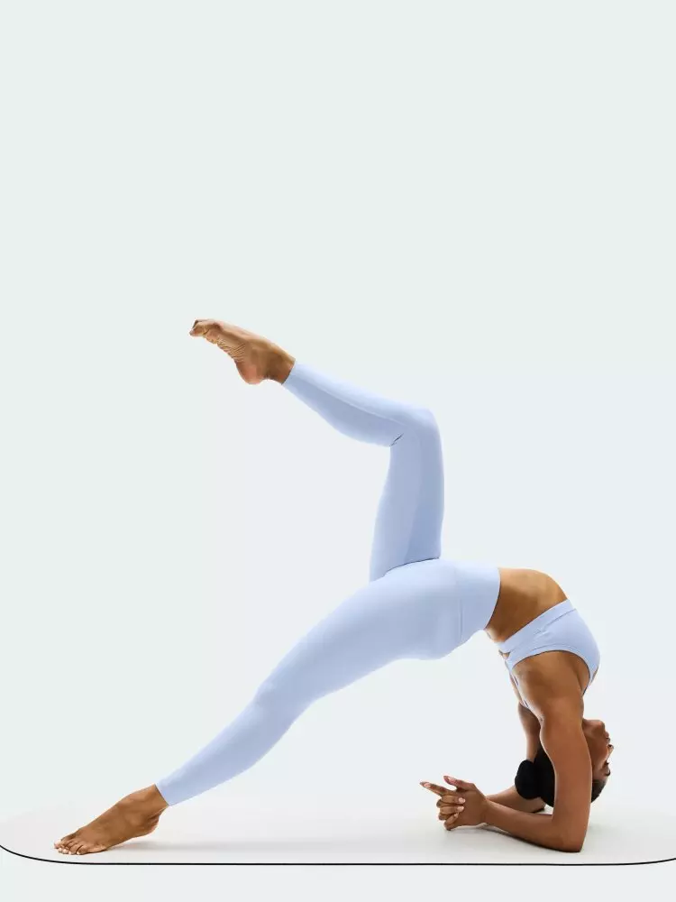 Athleta Canada Shop Women s Yoga Clothing Technical Athletic Clothing and Athleisure