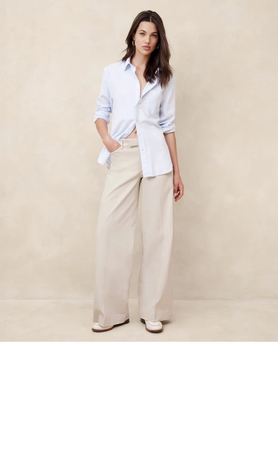 Wide Leg A relaxed fit with a statement leg opening.