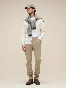 Slim. Well-fitted through the thigh with a narrow leg