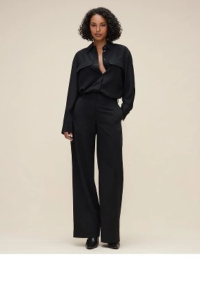 Wide Leg. A tailored fit that's loose through the leg.