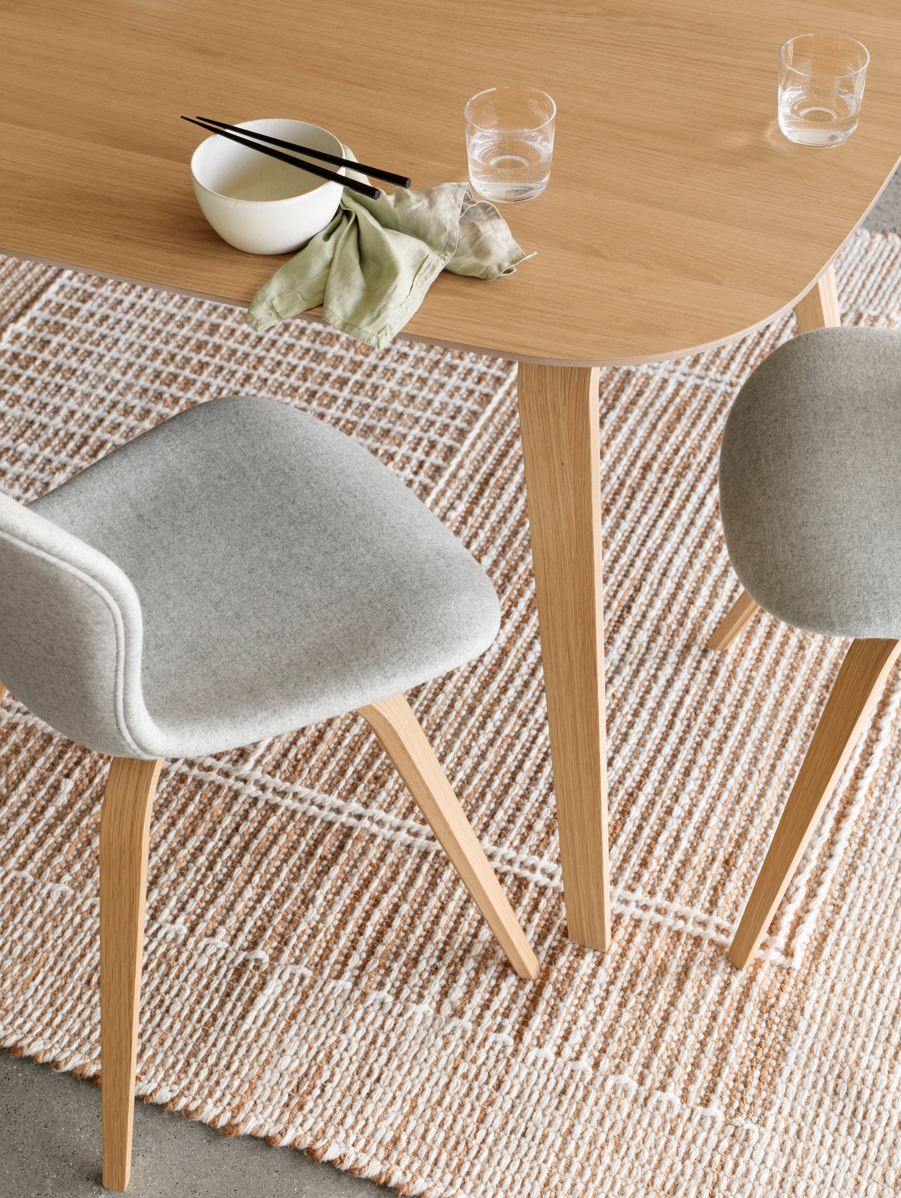 A closer look at a white Hauge dining chair