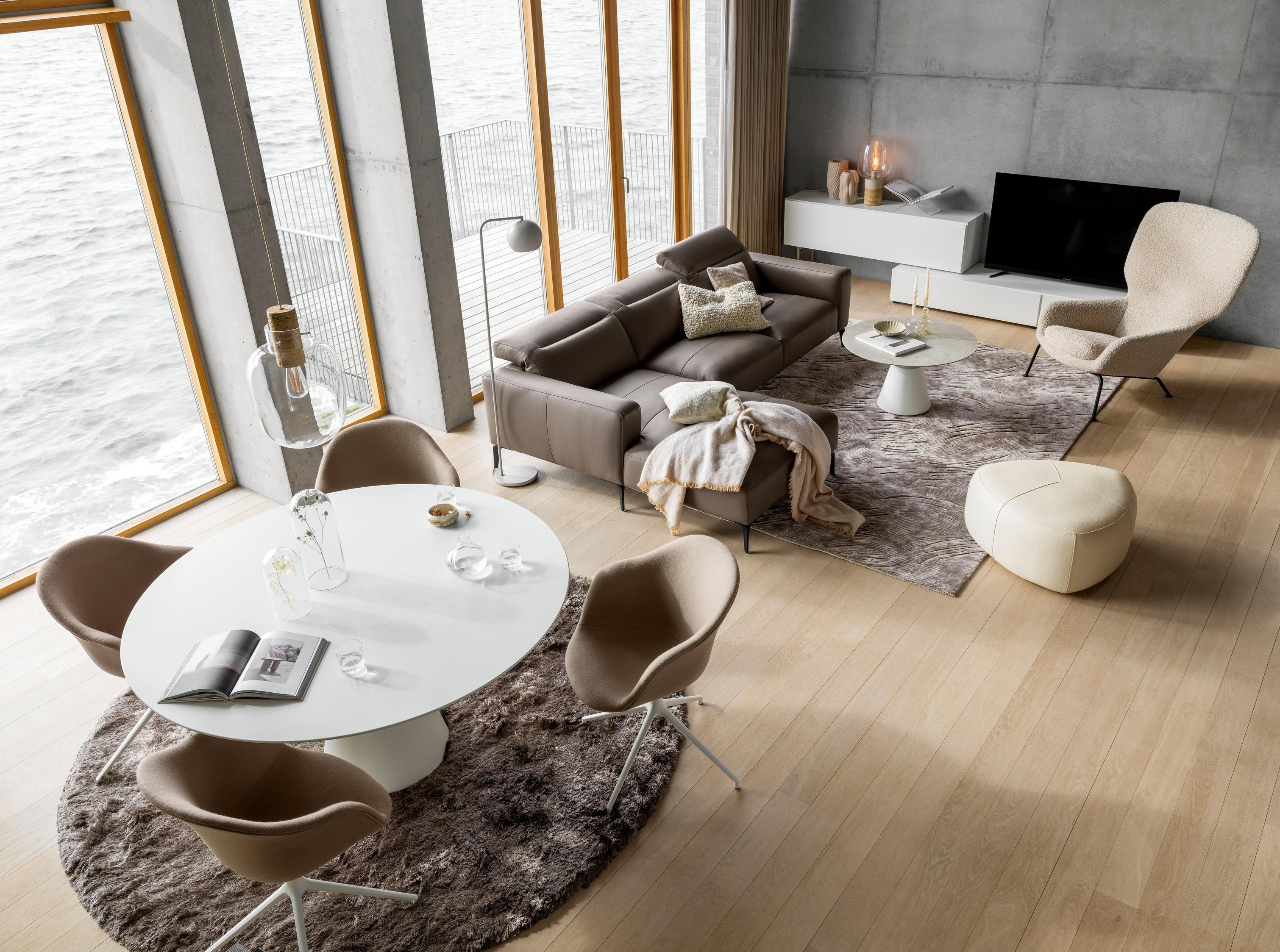 Zürich 沙发，搭配 Madrid 咖啡桌。