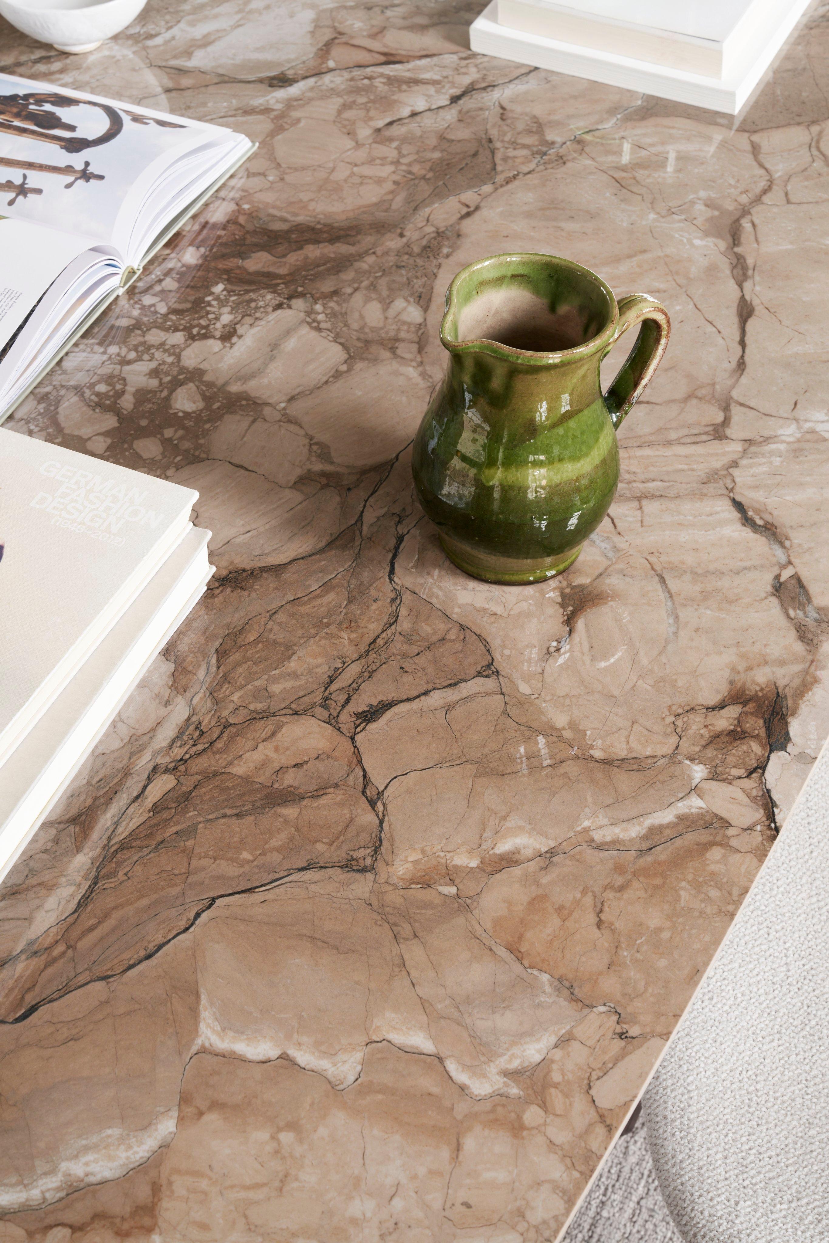 Santiago dining table with brown ceramic