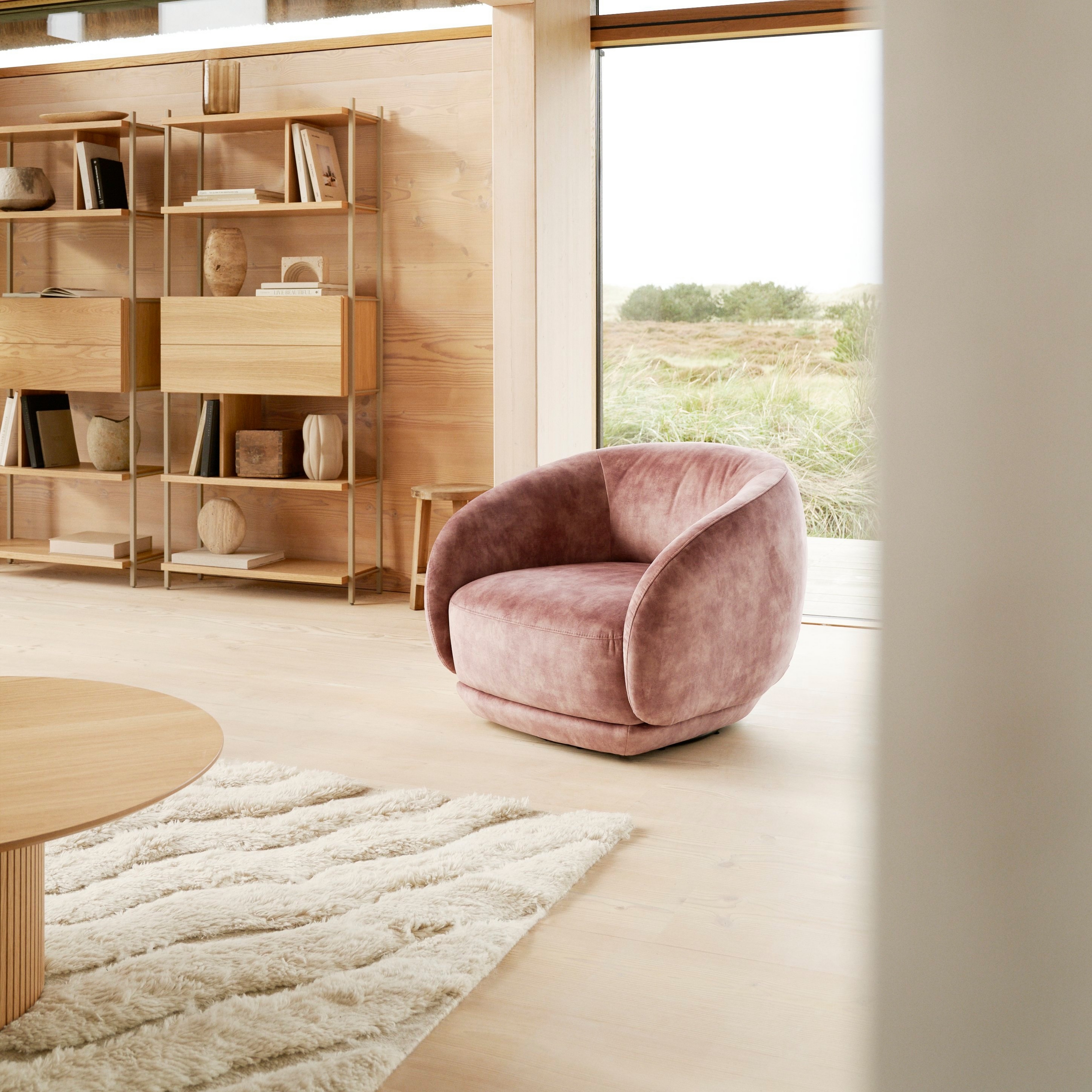 Quiet corner with the Bolzano armchair in beige Lazio fabric and the Eden footstool in sand Skagen fabric.