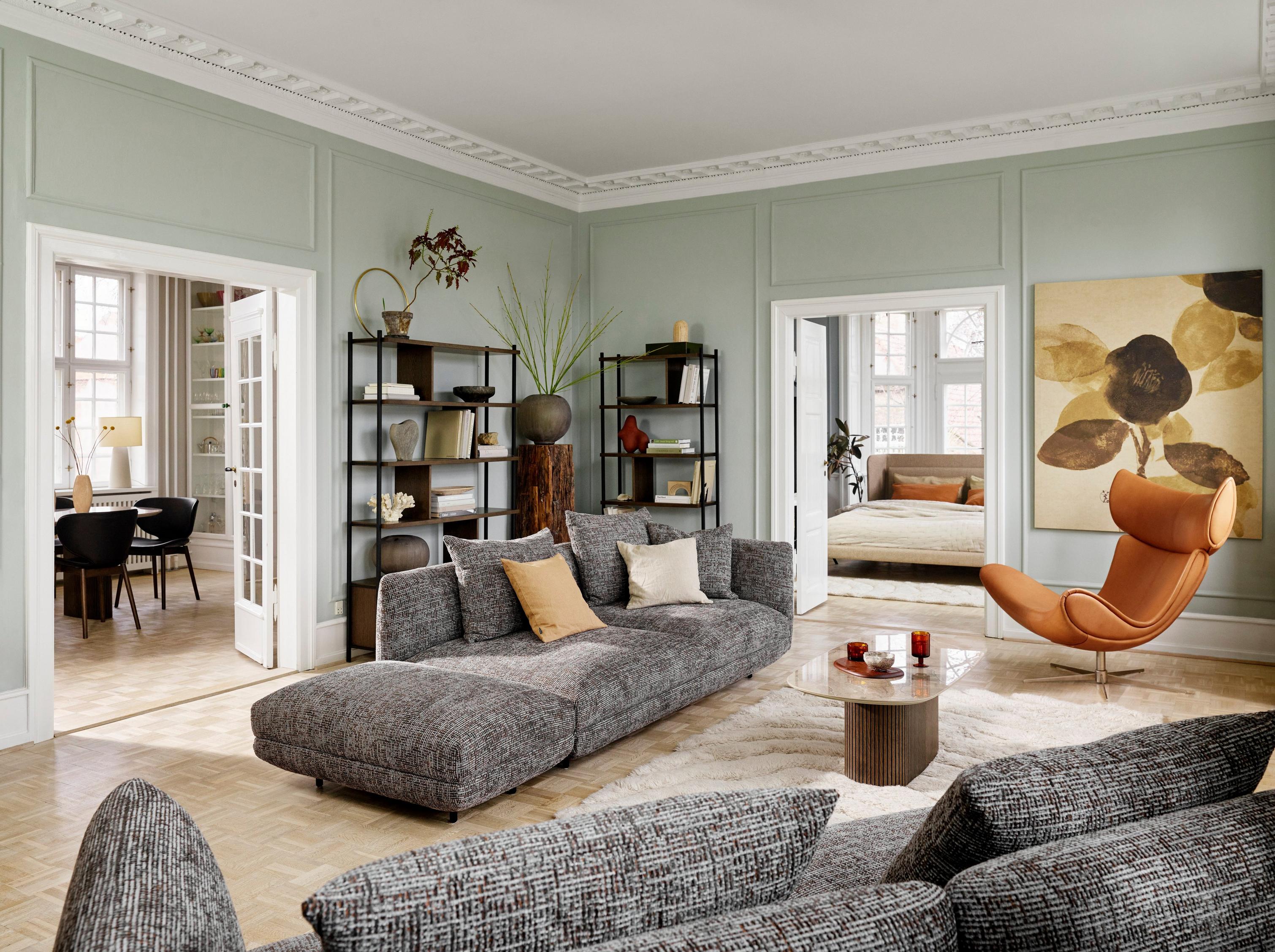 Lys og moderne stue med Salamanca sofa.