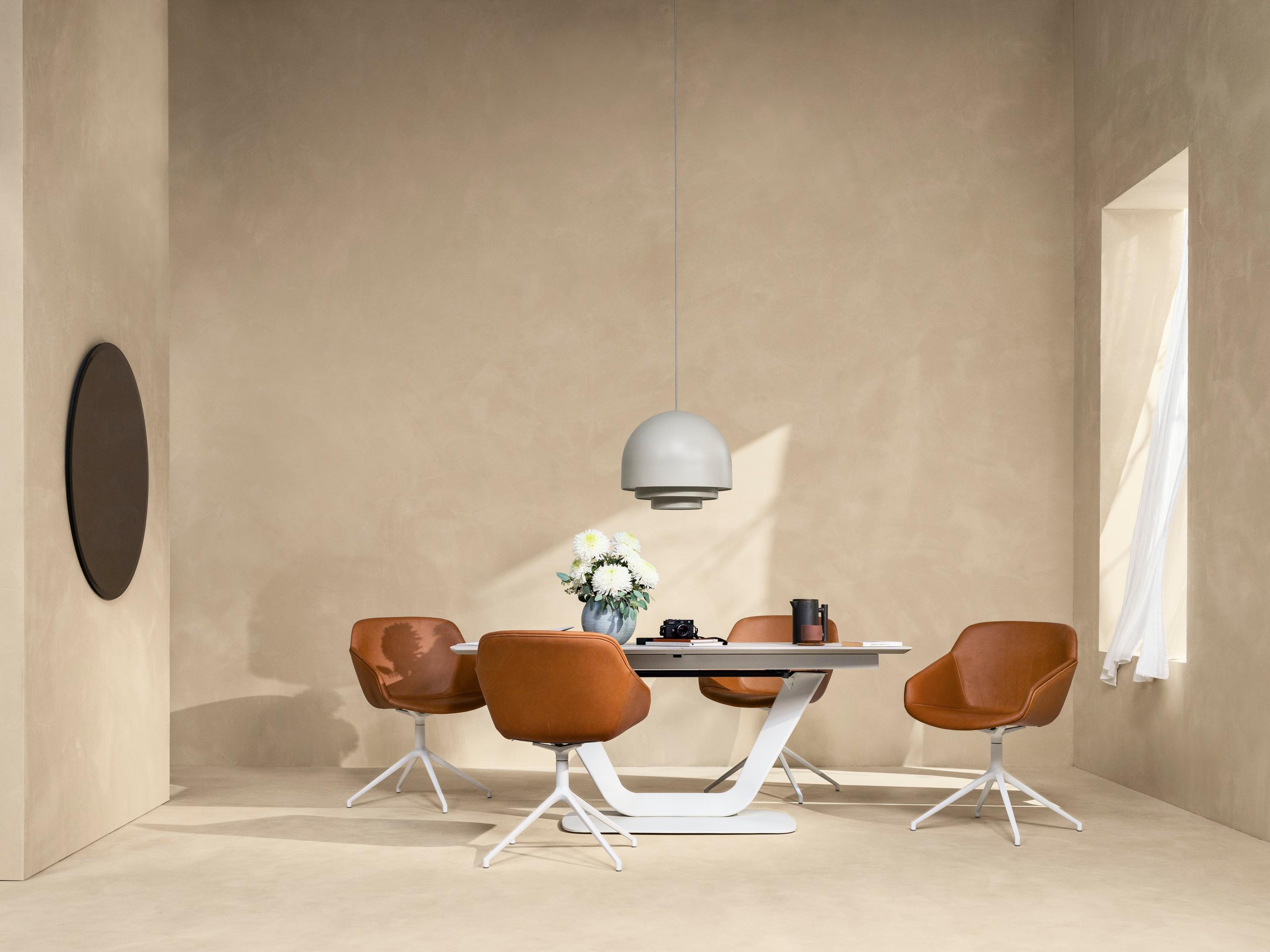 Welcoming dining room with the extendable Alicante dining table in ash ceramic.