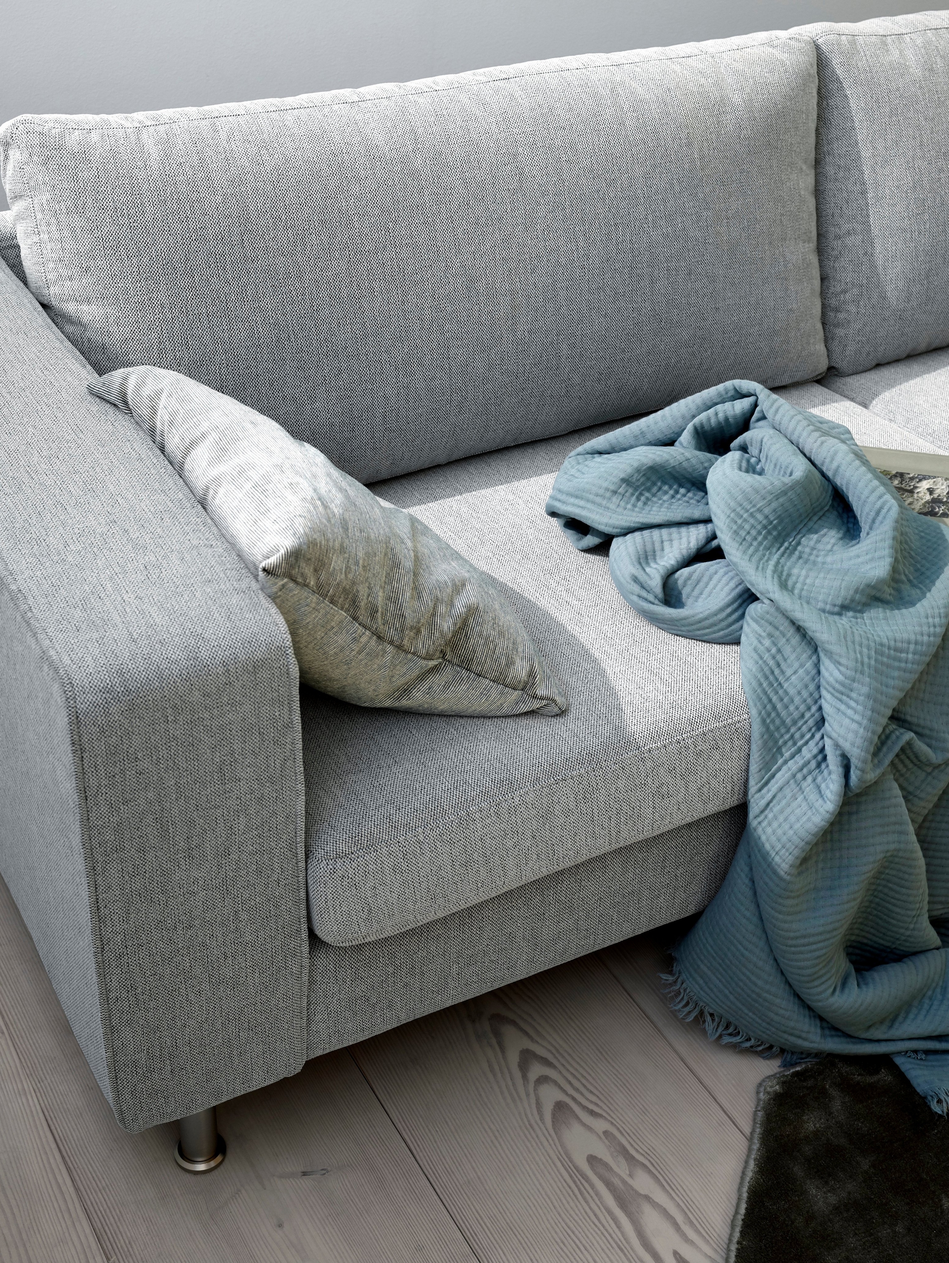 Indivi sofa i forskellige varianter og med forskellige farver stof.