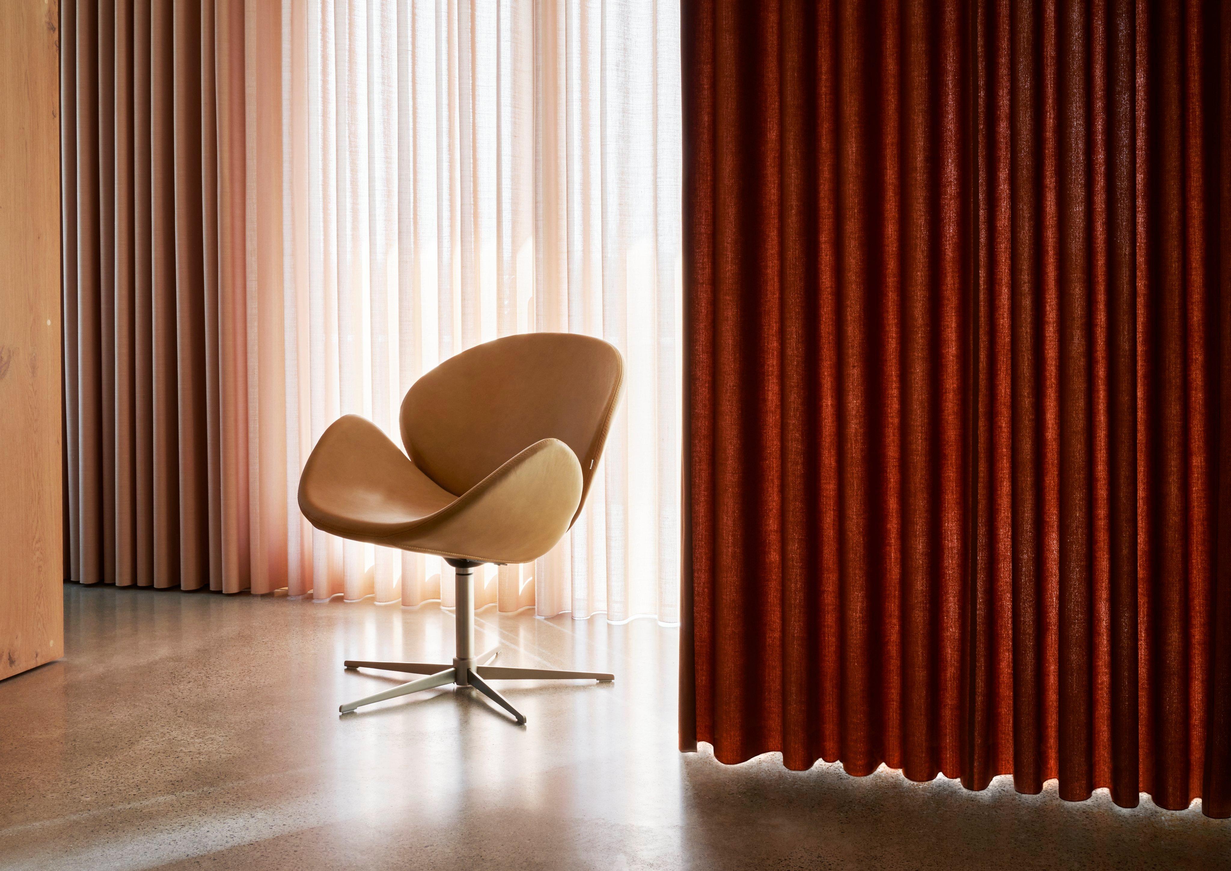 ②ボーコンセプト Ogi チェア 回転機能付き 本革 楽天市場】BoConcept/ボーコンセプト 本革 53万「OGI/オギ