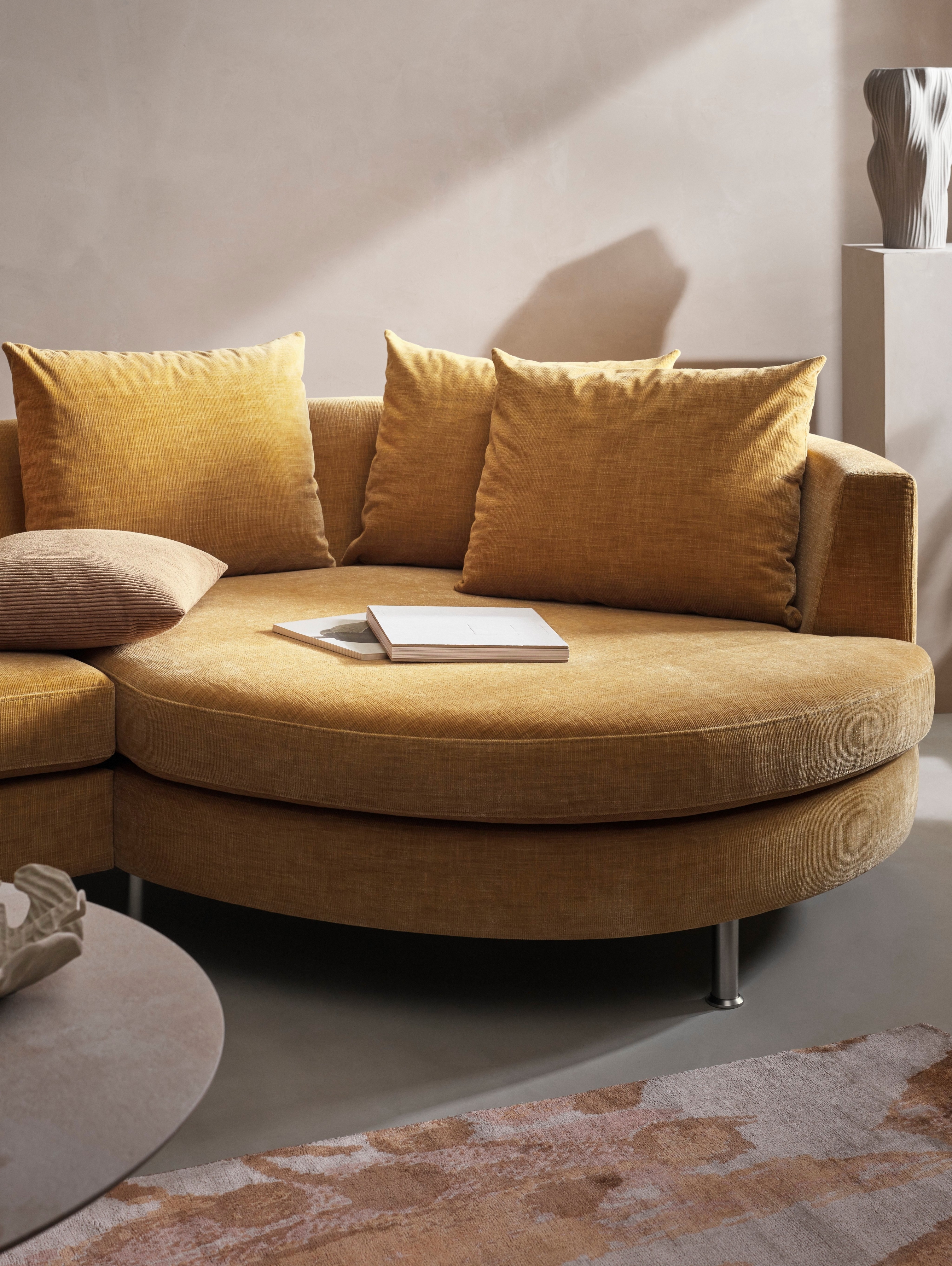 The Indivi sofa round resting unit, perfect for relaxing after work.