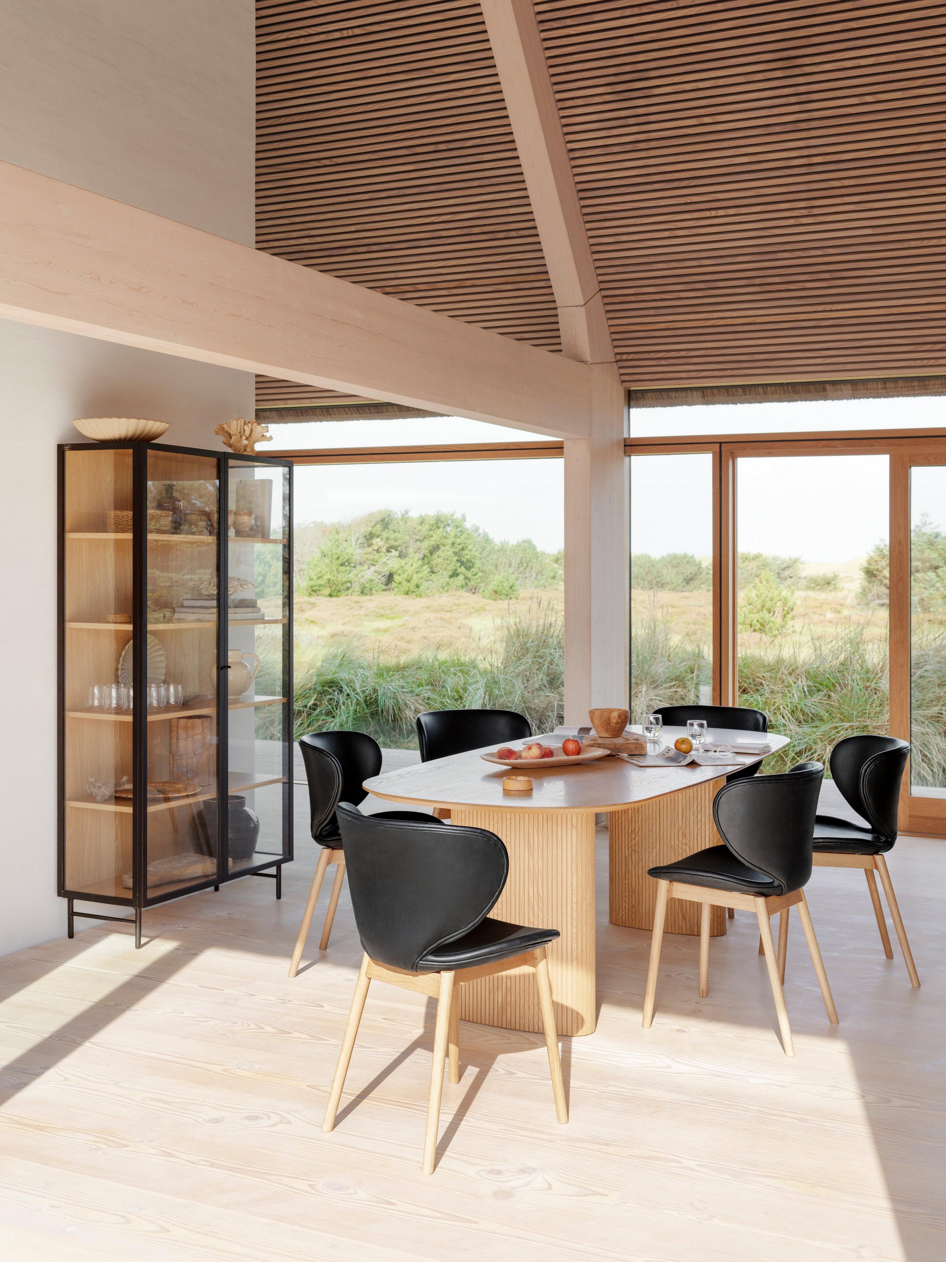 A contemporary beachside dining room featuring the Santiago dining table and the Hamilton dining chairs