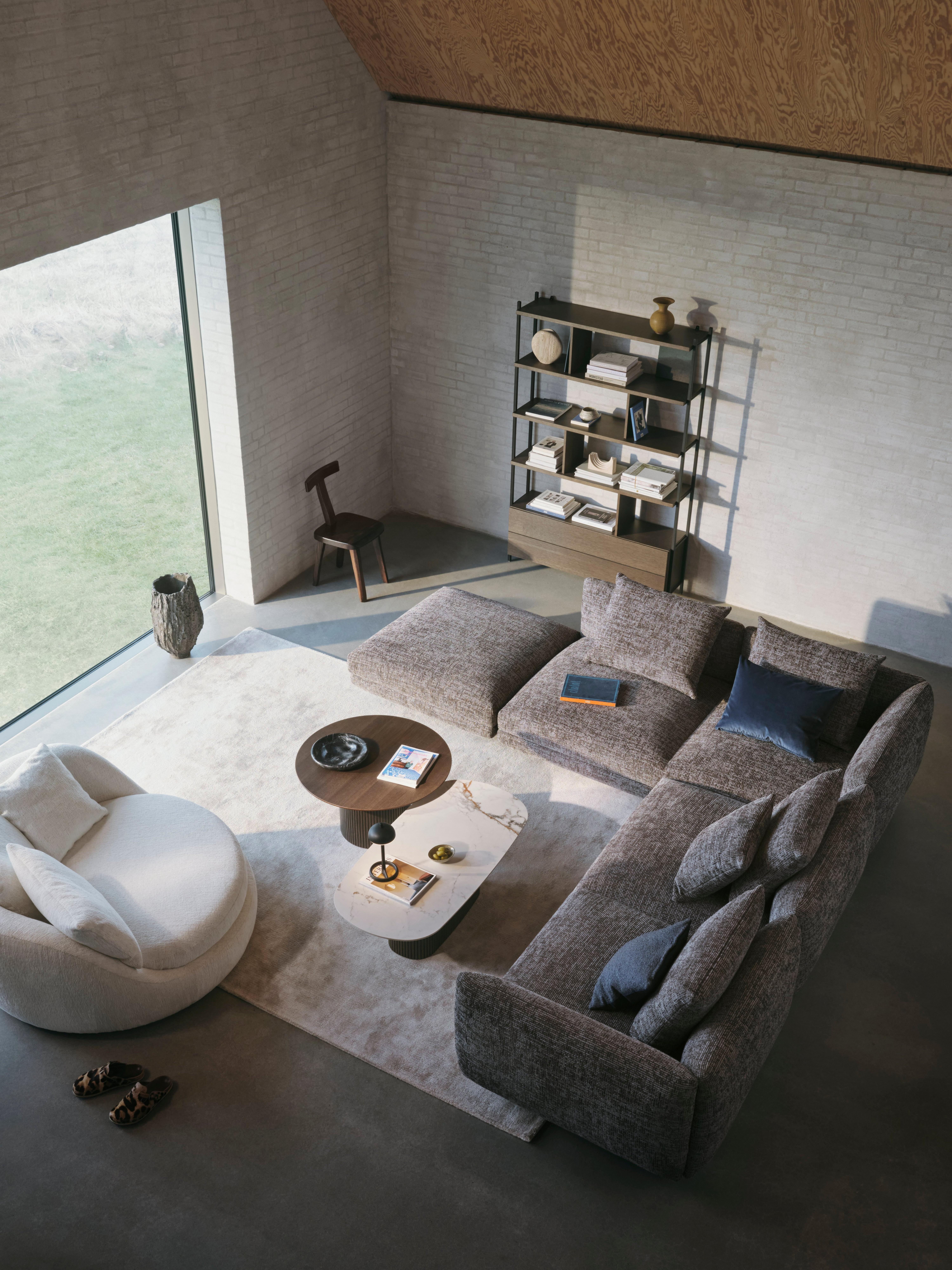 Salamanca corner sofa in brown Tuscany fabric, Santiago tables, Ø lounge chair, Calgary storage, stone grey Simple rug.