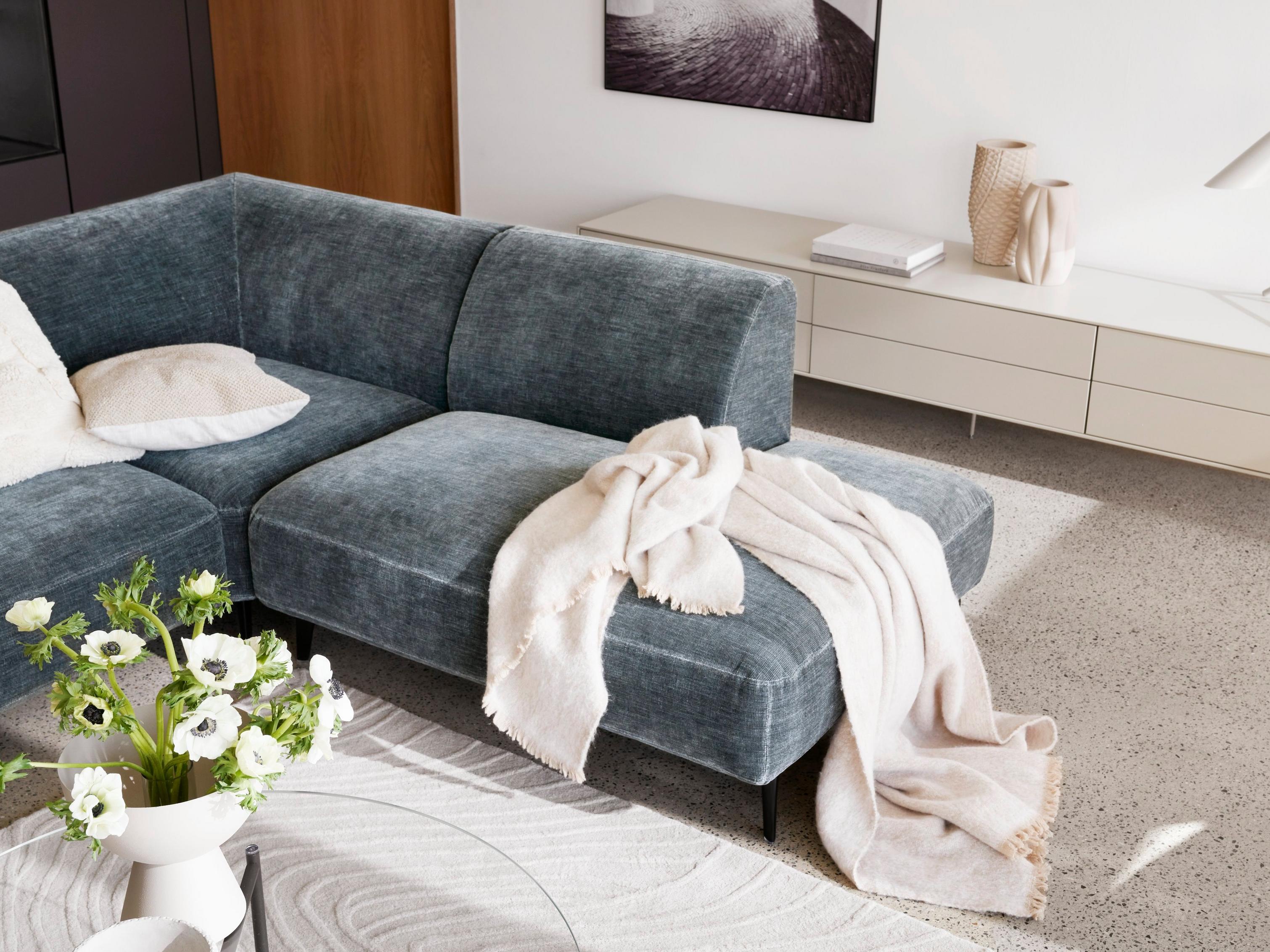 Modena corner sofa with lounging unit | BoConcept