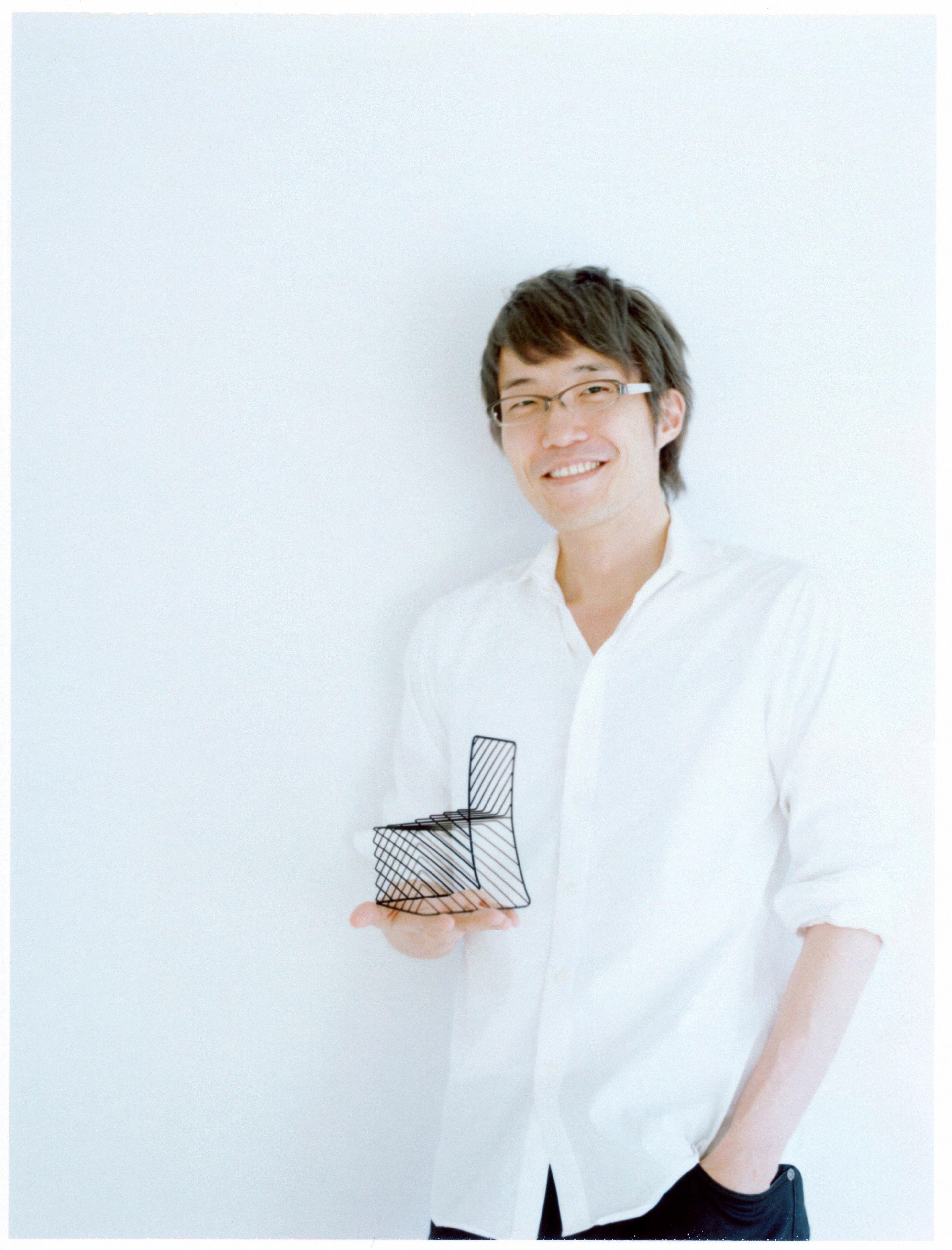 Oki Sato med front mod beskueren