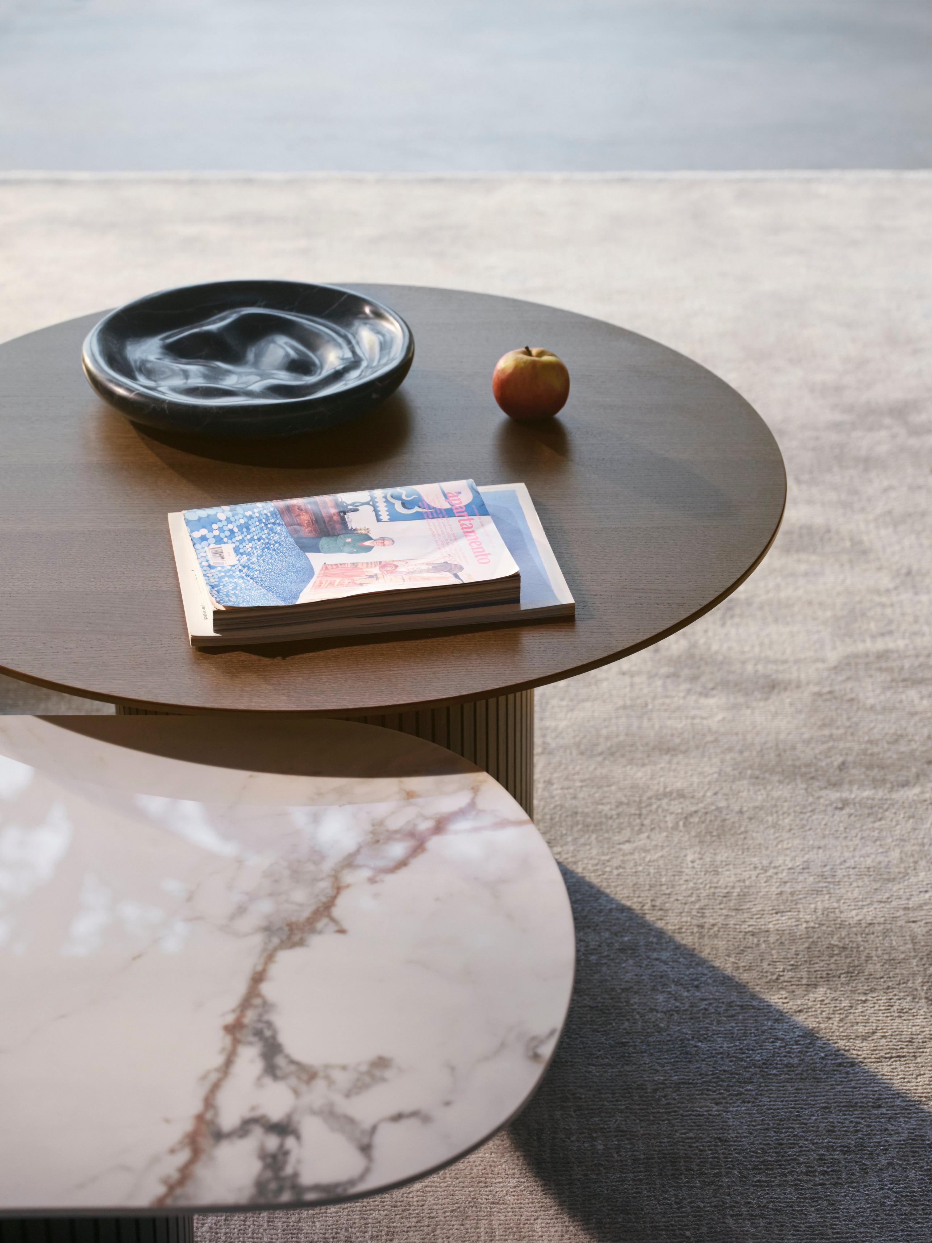The Santiago coffee table in dark oak veneer and white ceramic on top of the Simple rug in stone grey.