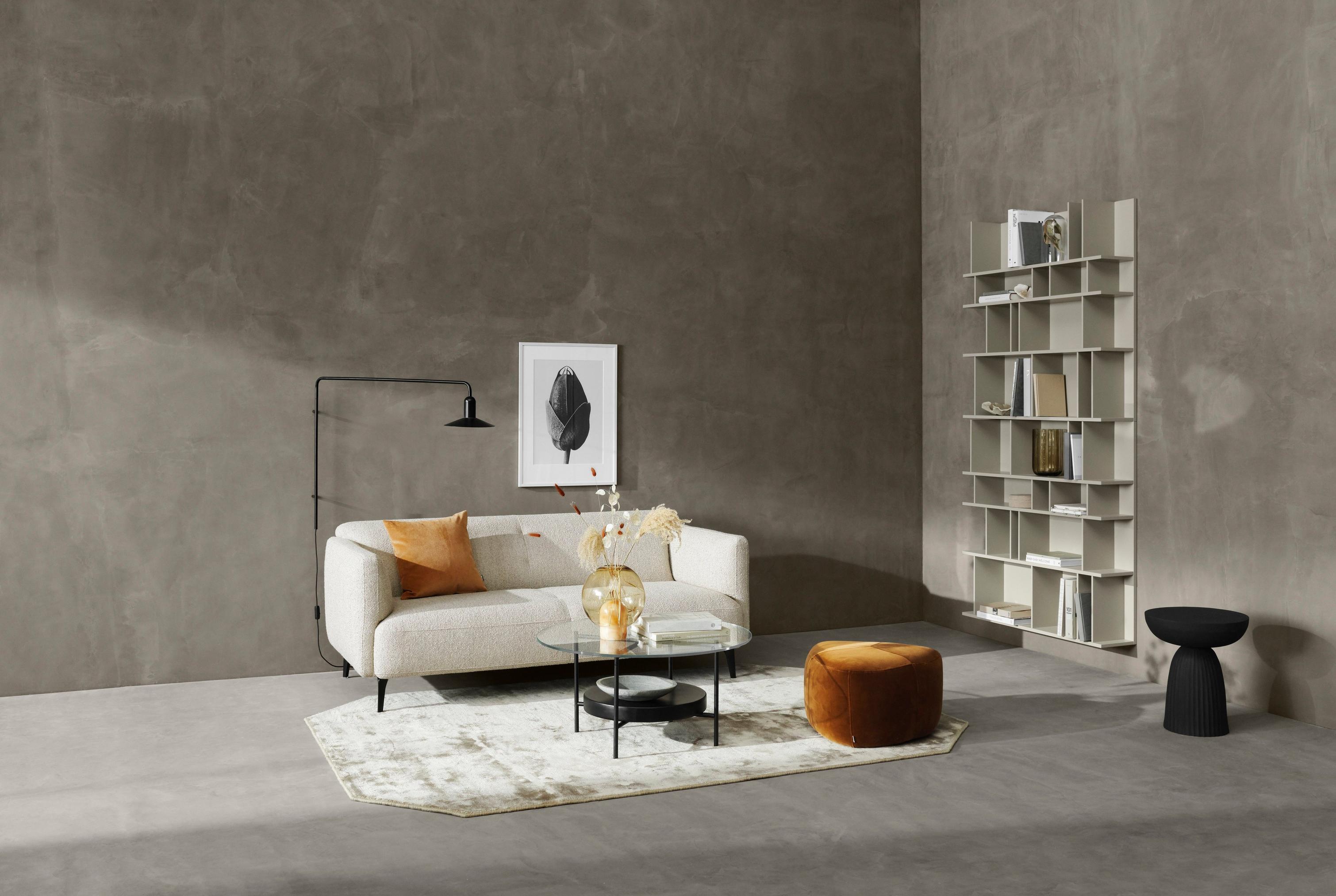 Pomieszczenie w odcieniach szarości z 2,5-osobowa sofą Modena.