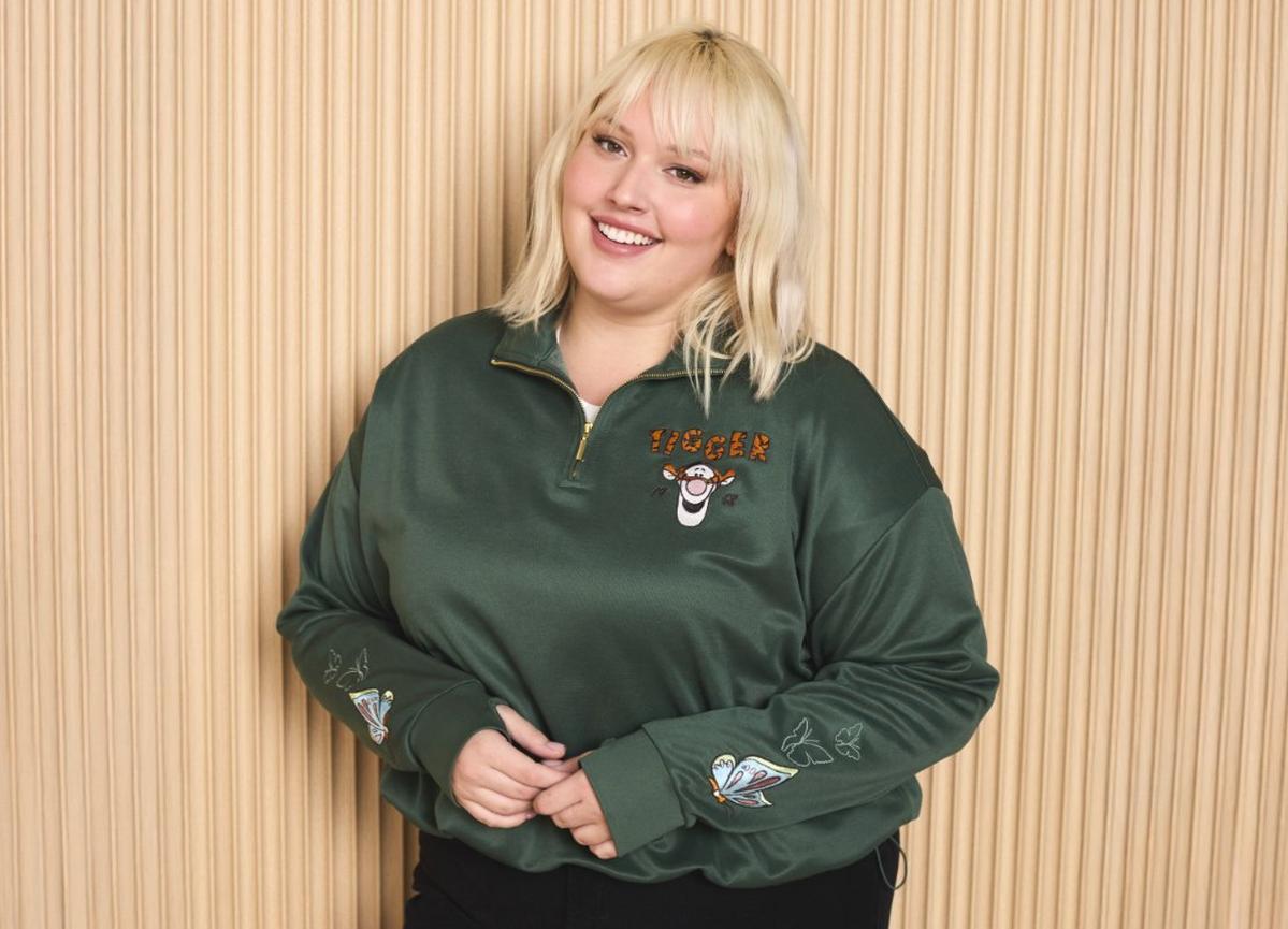 Disney Winnie the Pooh Tigger Women's Plus Size Cropped Quarter Zip Crewneck - BoxLunch Exclusive