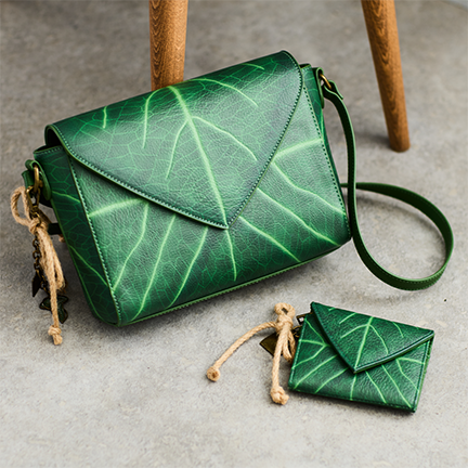 The Lord of The Rings Lembas Leaf Crossbody Bag and Wallet - BoxLunch Exclusive
