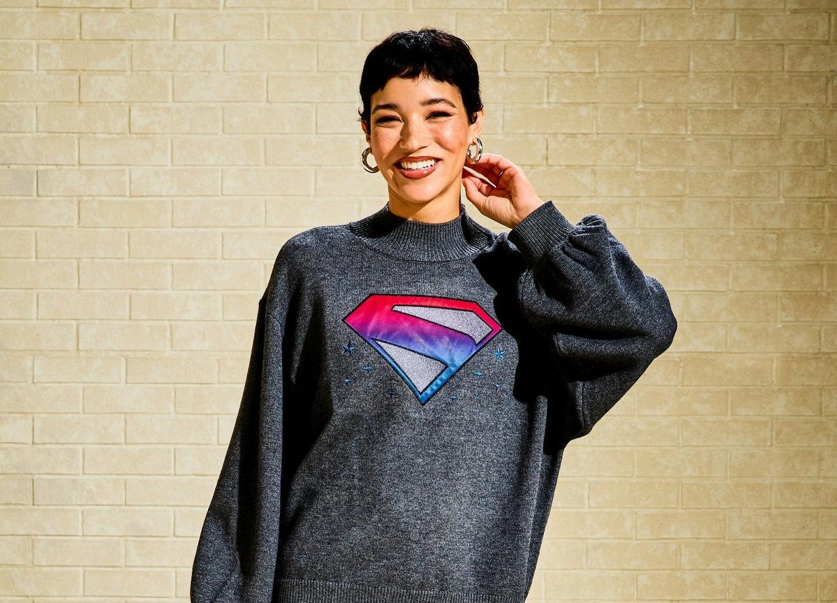 Her Universe DC Comics Supergirl Ombré Logo Bishop Sleeve Women's Plus Size Sweater - BoxLunch Exclusive