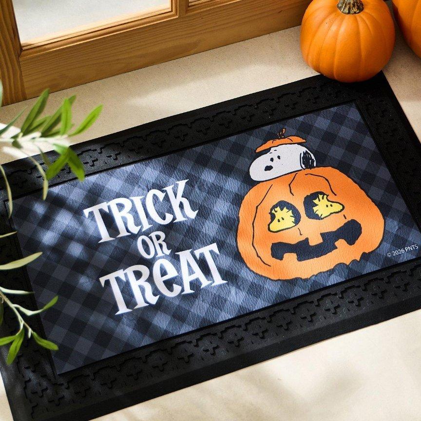 Peanuts Snoopy Trick or Treat Light-Up Door Mat