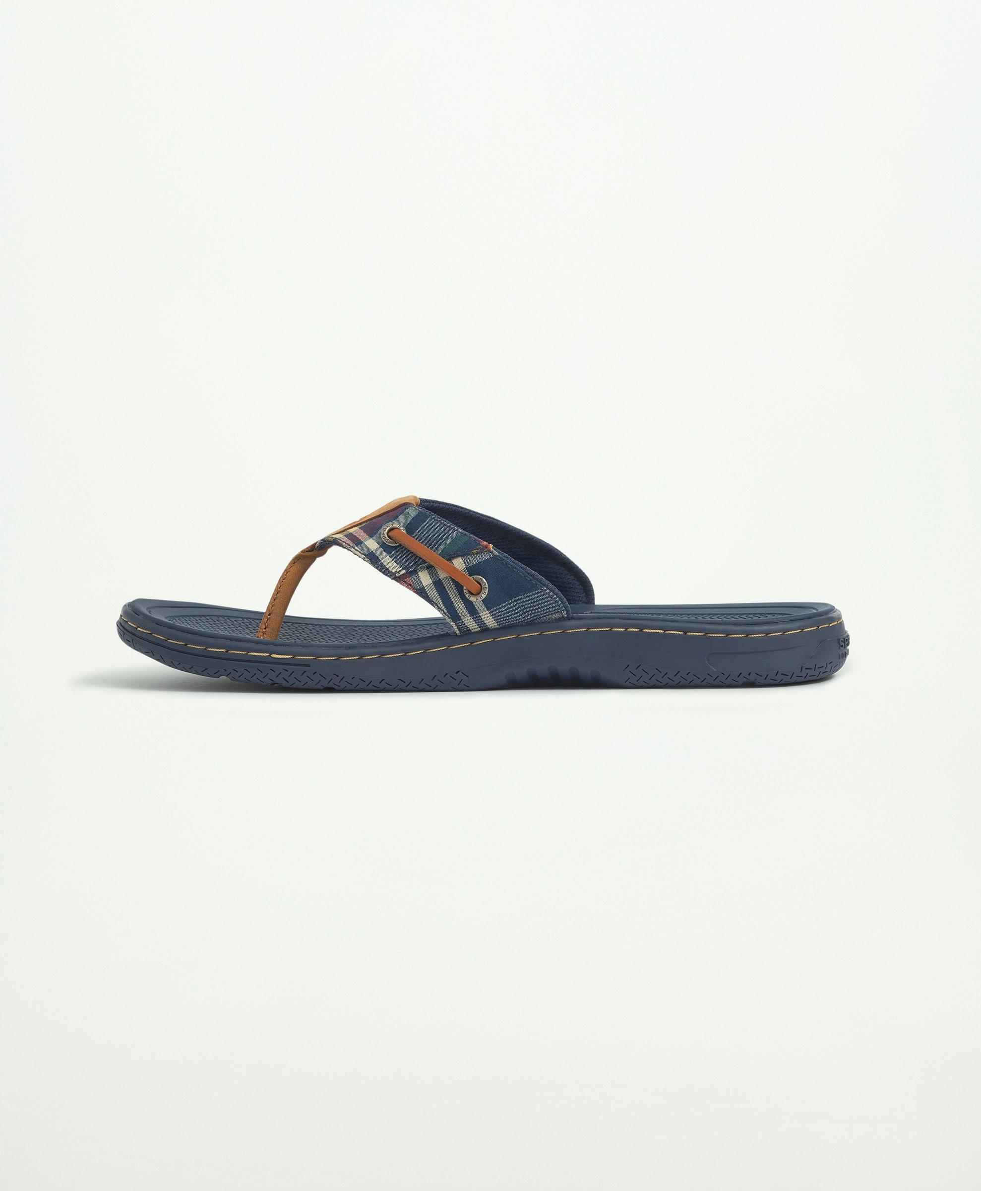 Sperry baitfish hot sale flip flops