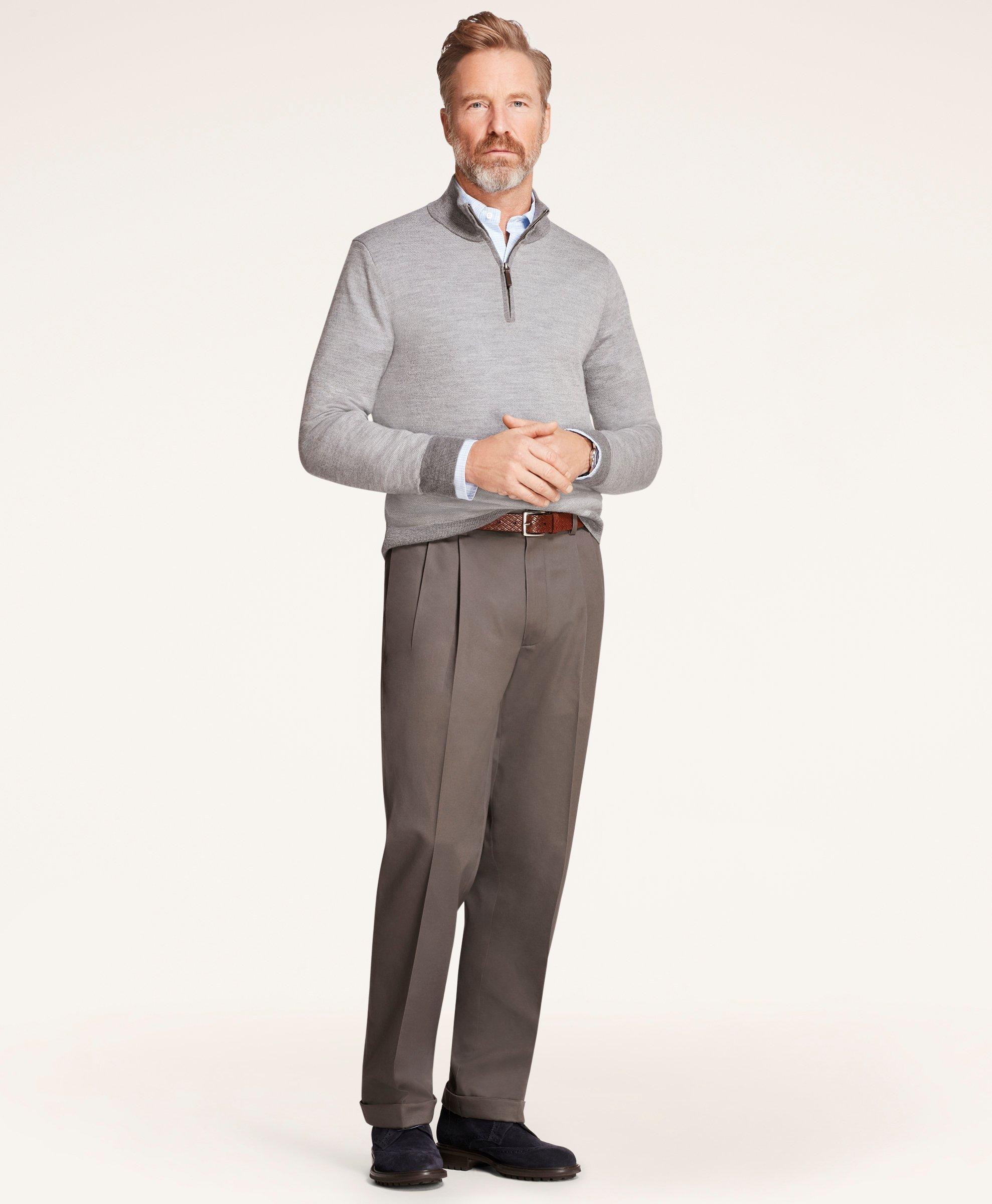 Essentials Men's Classic-Fit Wrinkle-Resistant Pleated Chino Pant :  : Clothing, Shoes & Accessories