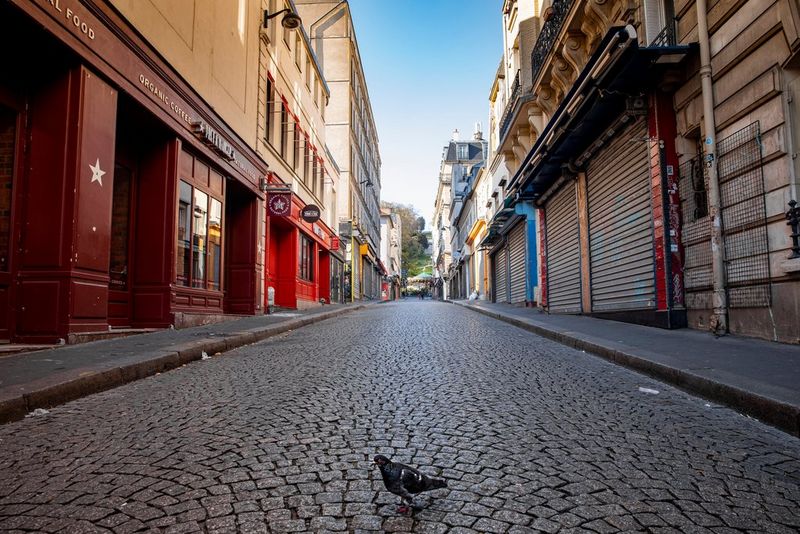 Une crise brutale et un enseignement