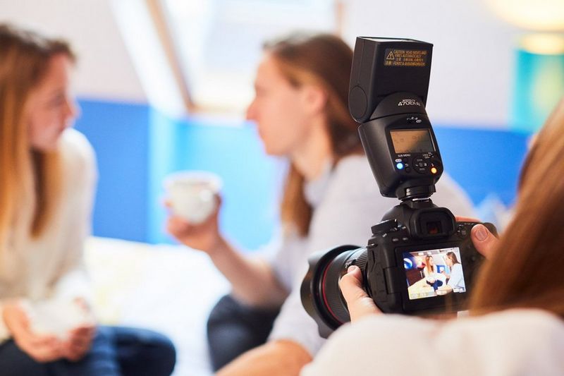 Female looking reviewing image of a couple on a LCD of Canon 6D Mark II + Canon Speedlite 470EX-AI