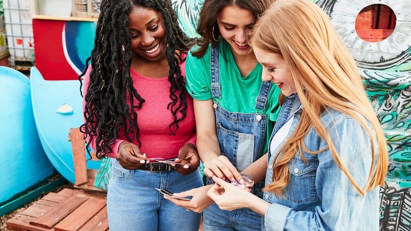 Discover Canon Zoemini