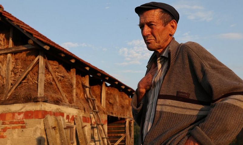 Mounting an EOS 5D Mark IV to a car bonnet