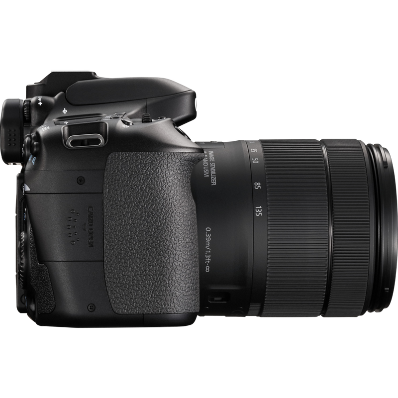 Canon EOS 80D + 18-135mm IS USM Objektiv Produkt Ansicht von links