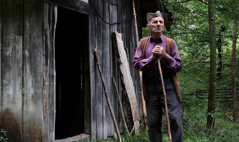 Mounting an EOS 5D Mark IV to a car bonnet