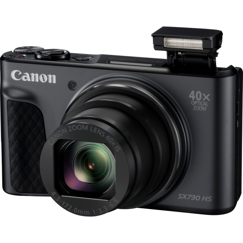 Canon PowerShot SX730 HS Schwarz Produkt Vorderansicht mit ausgeklapptem Blitz