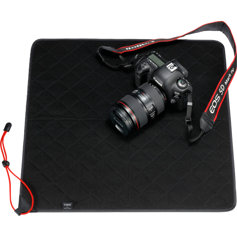 Canon PC-E1 Schutztuch Produkt Unter einer Kamera aufgestellt